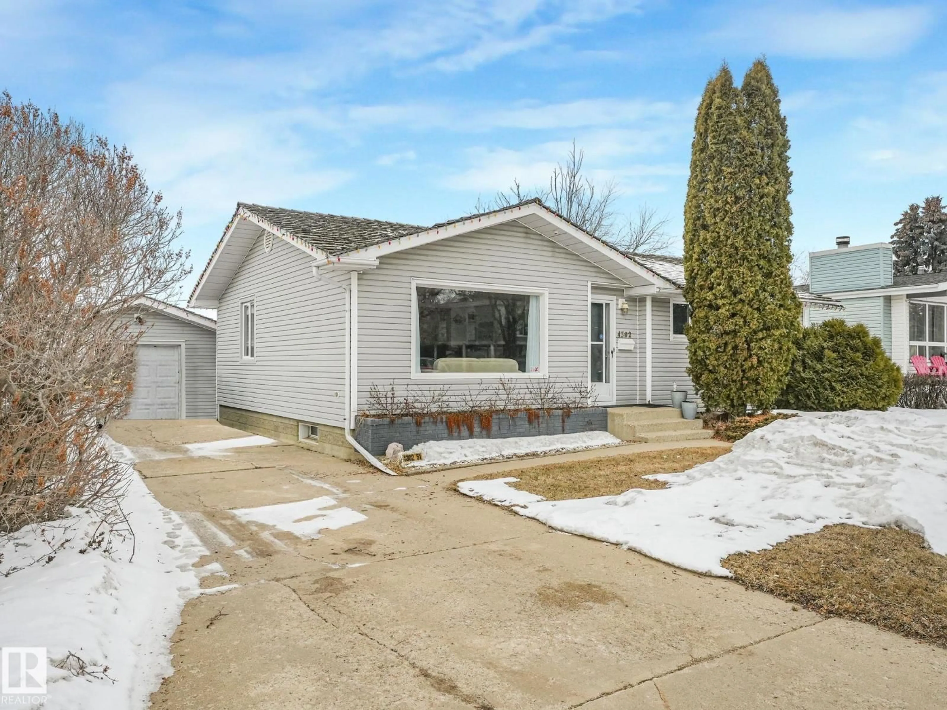 Home with vinyl exterior material, street for 4302 51 ST, Vegreville Alberta T9C1V1