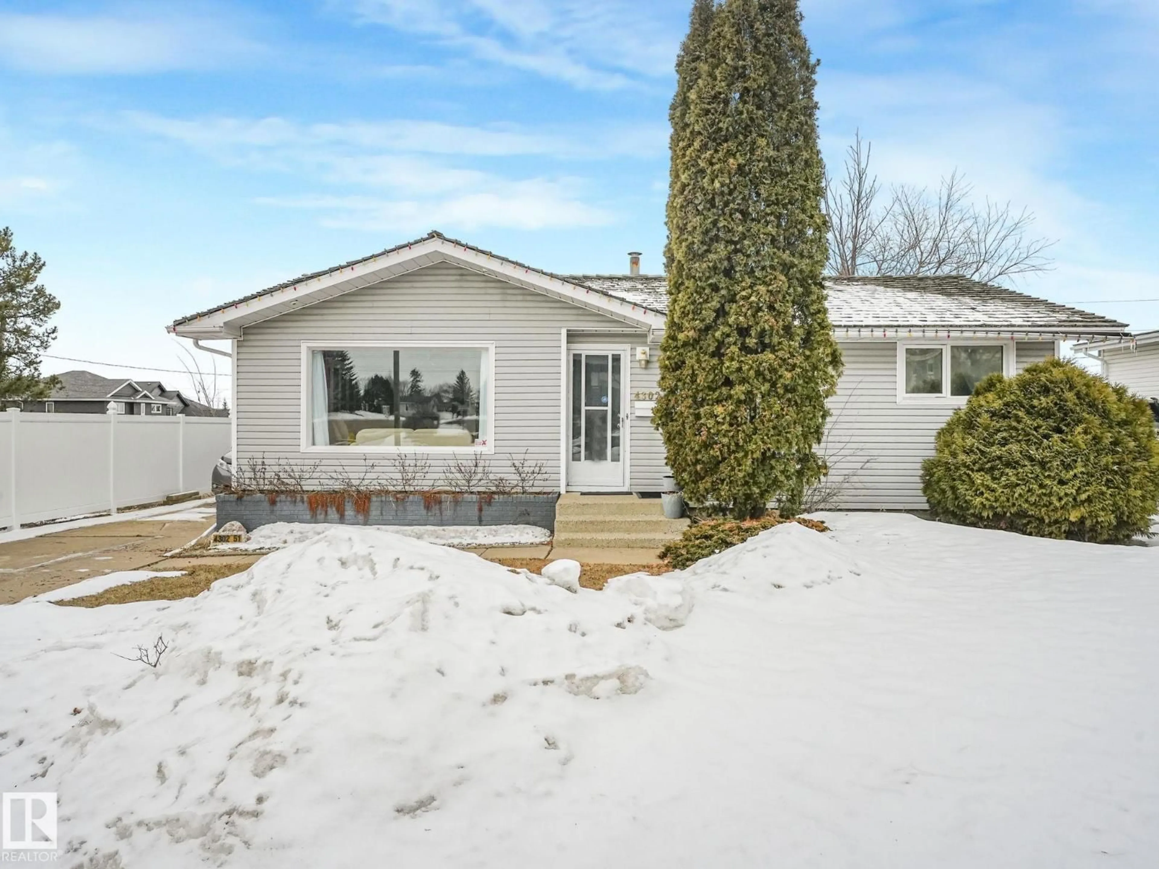 Home with vinyl exterior material, street for 4302 51 ST, Vegreville Alberta T9C1V1