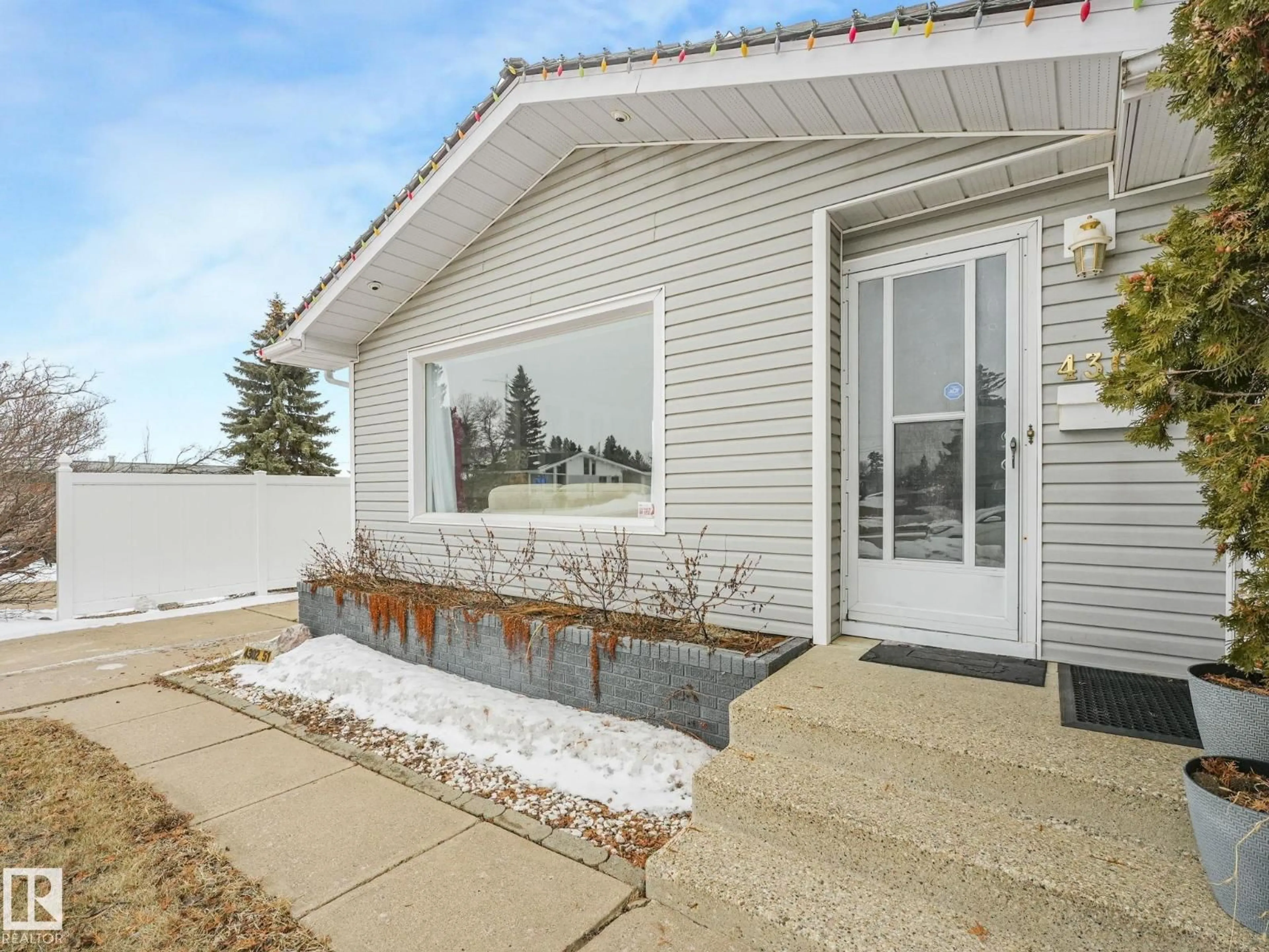 Home with vinyl exterior material, street for 4302 51 ST, Vegreville Alberta T9C1V1