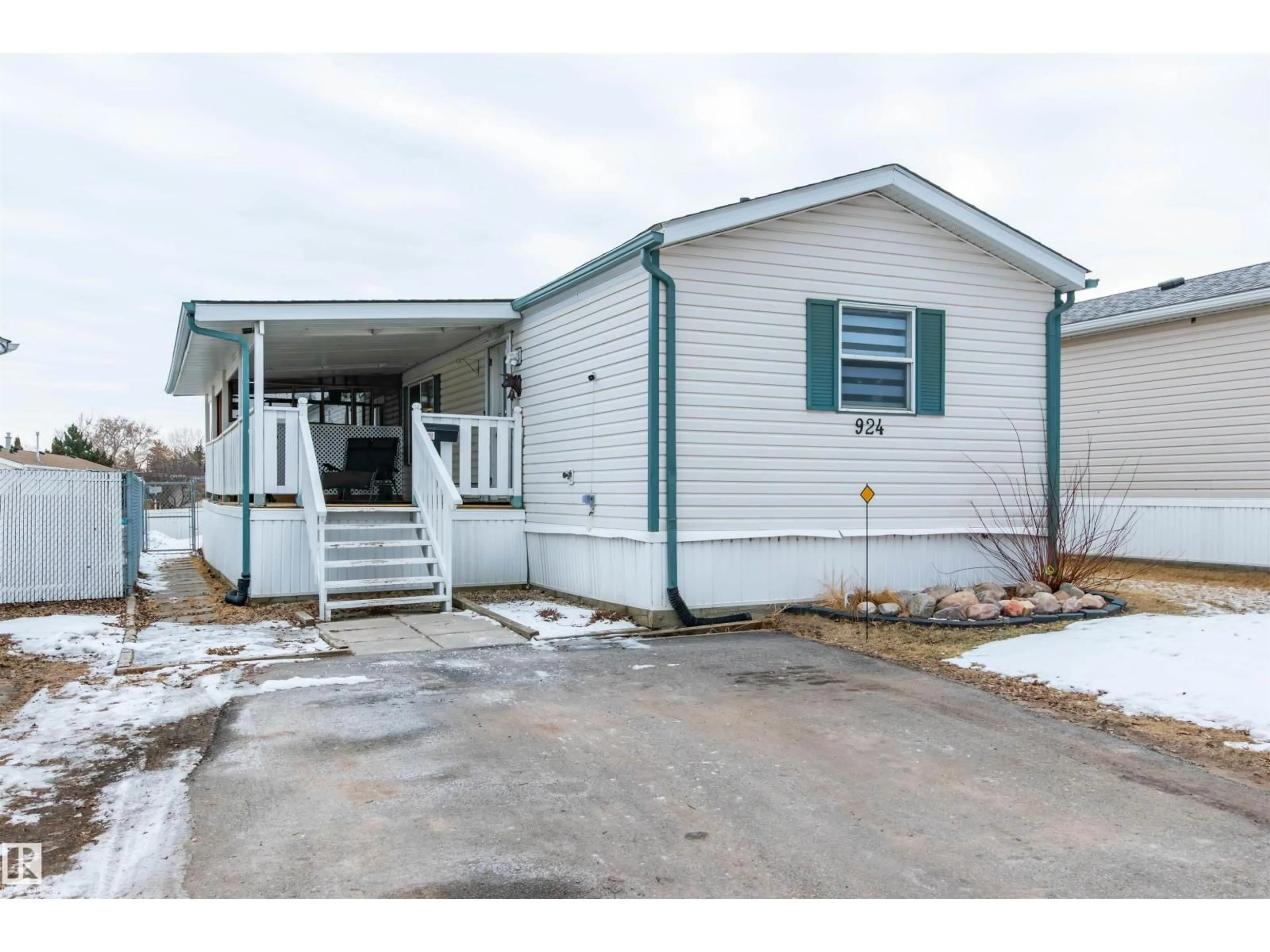 Unknown for 924 JUBILEE CL, Sherwood Park Alberta T8H2G3