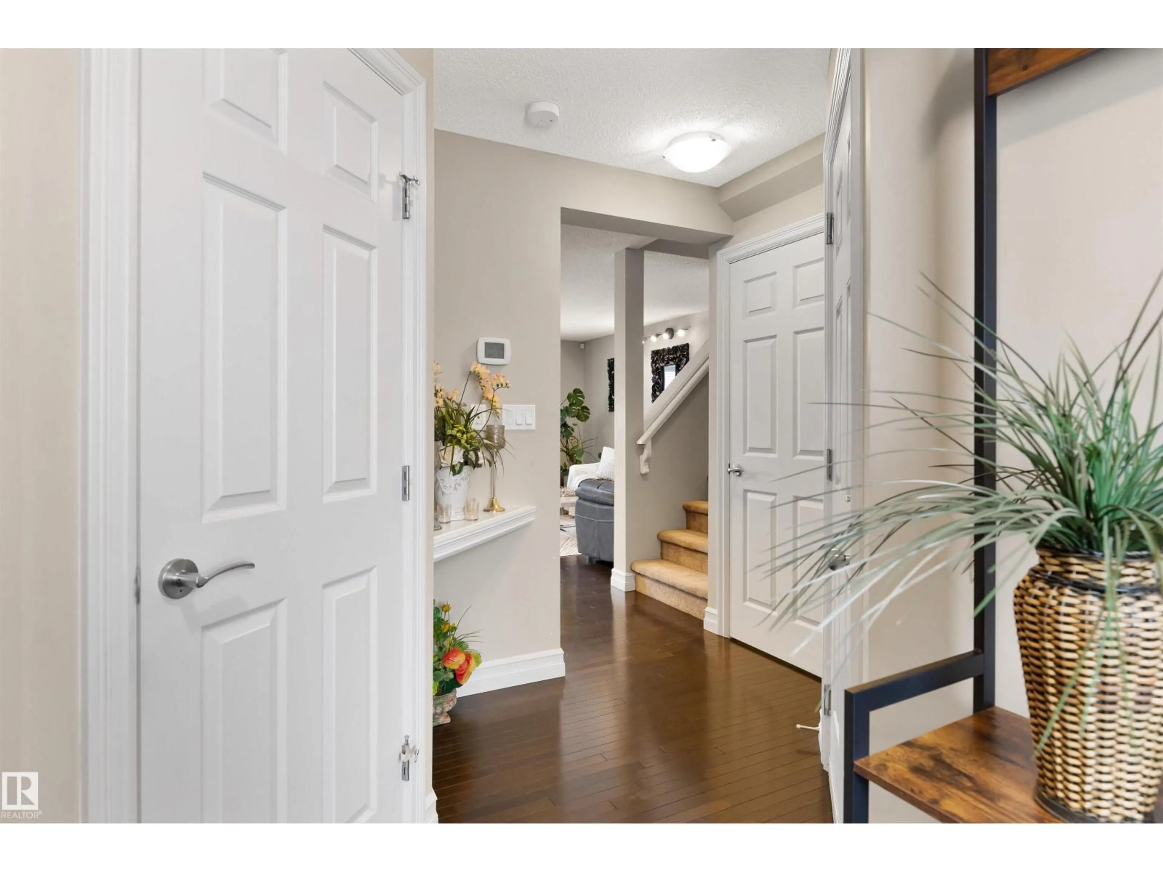 Indoor entryway for 13422 166 AV, Edmonton Alberta T6V0G6