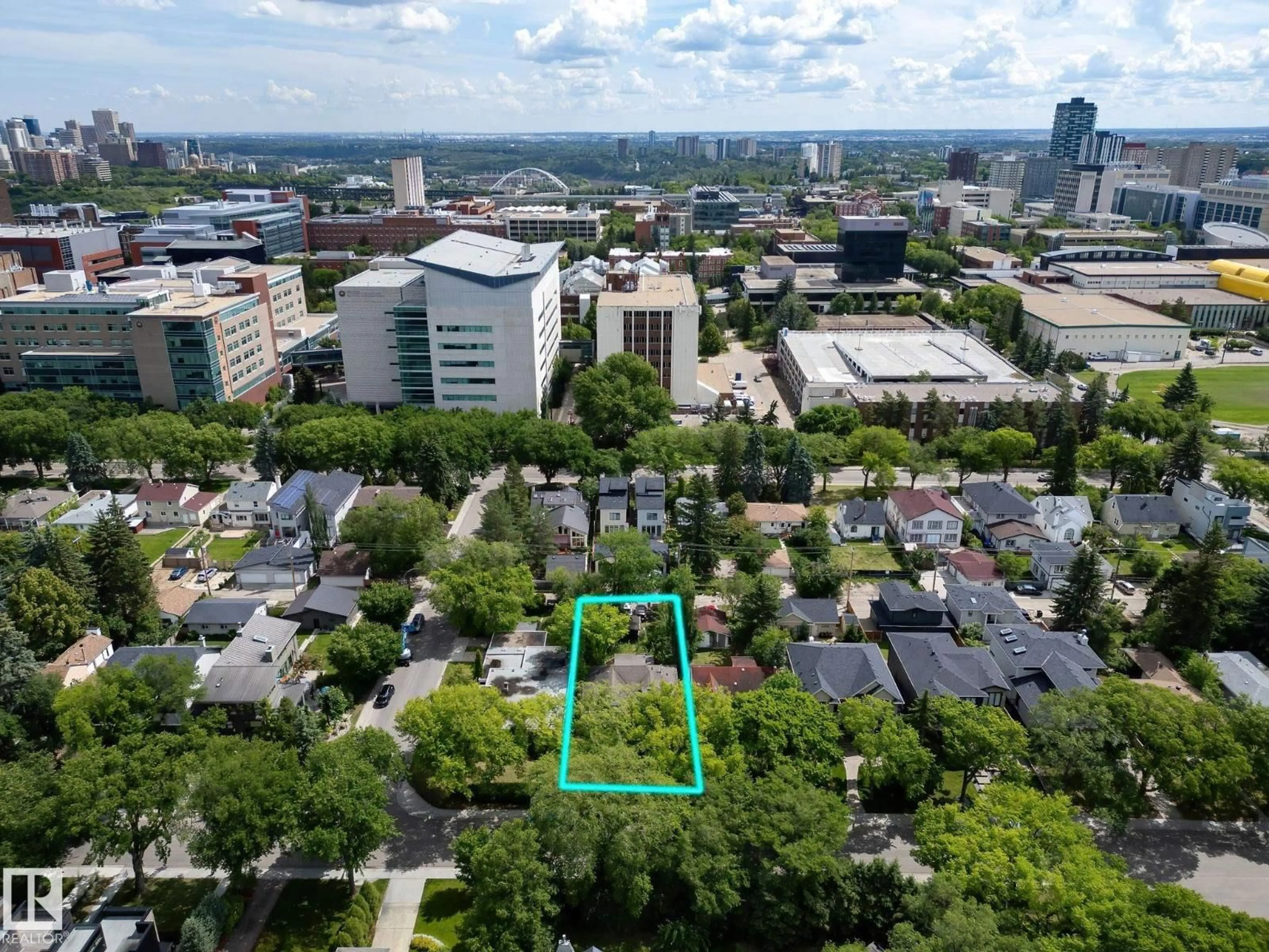 A pic from outside/outdoor area/front of a property/back of a property/a pic from drone, city buildings view from balcony for NW - 8935 117 ST, Edmonton Alberta T6G1R8