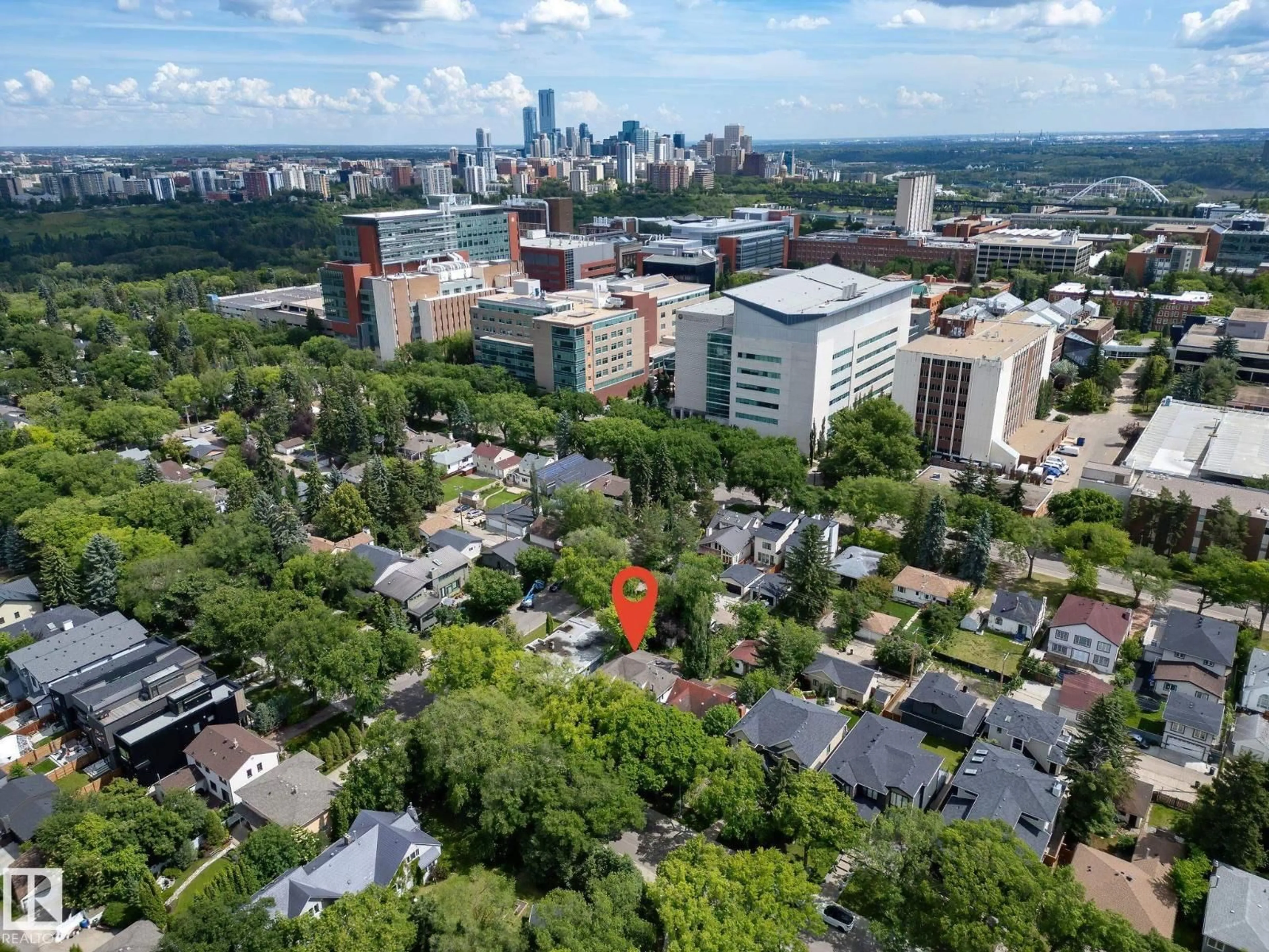 A pic from outside/outdoor area/front of a property/back of a property/a pic from drone, city buildings view from balcony for NW - 8935 117 ST, Edmonton Alberta T6G1R8