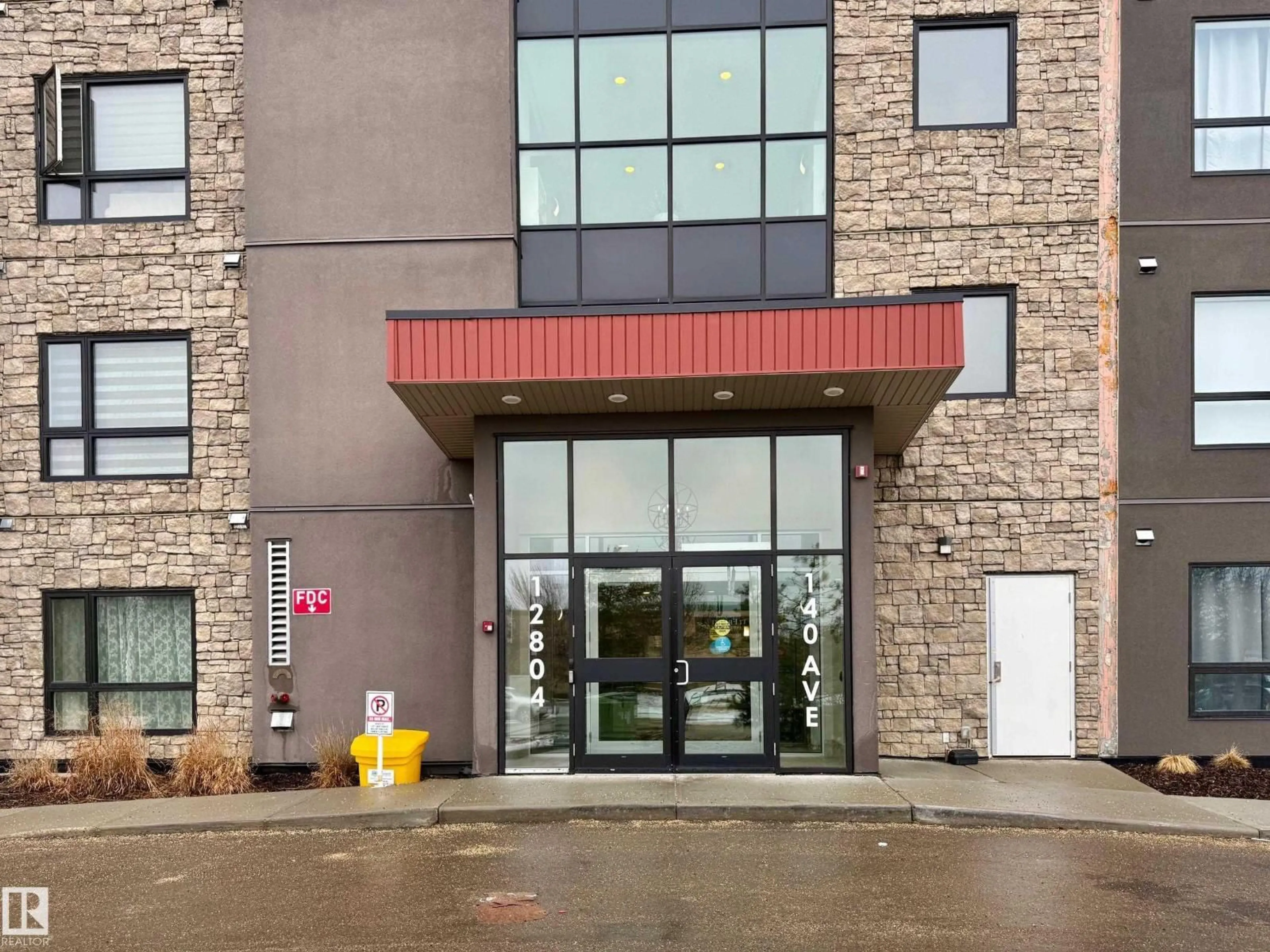 Indoor foyer for #108 - 12804 140 AV, Edmonton Alberta T6V0M3