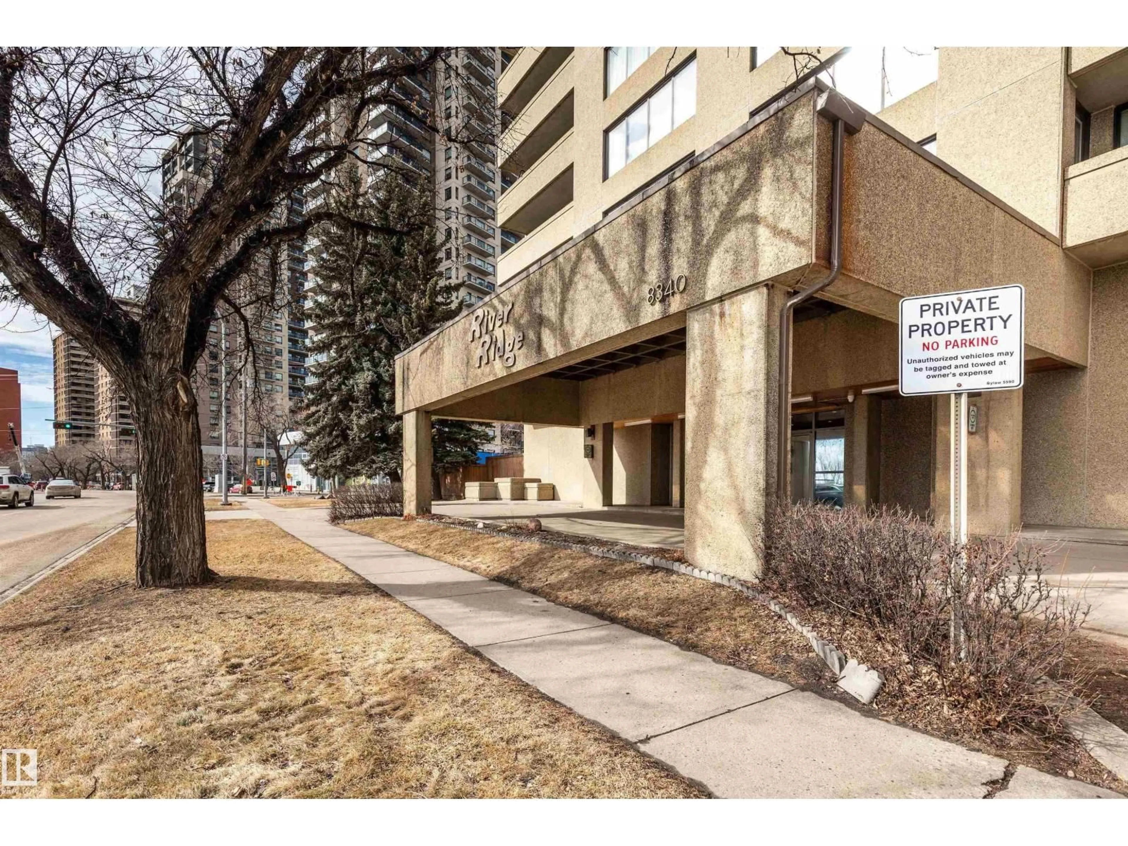 Indoor foyer for 8340 - 601 JASPER AV, Edmonton Alberta T5H4C6