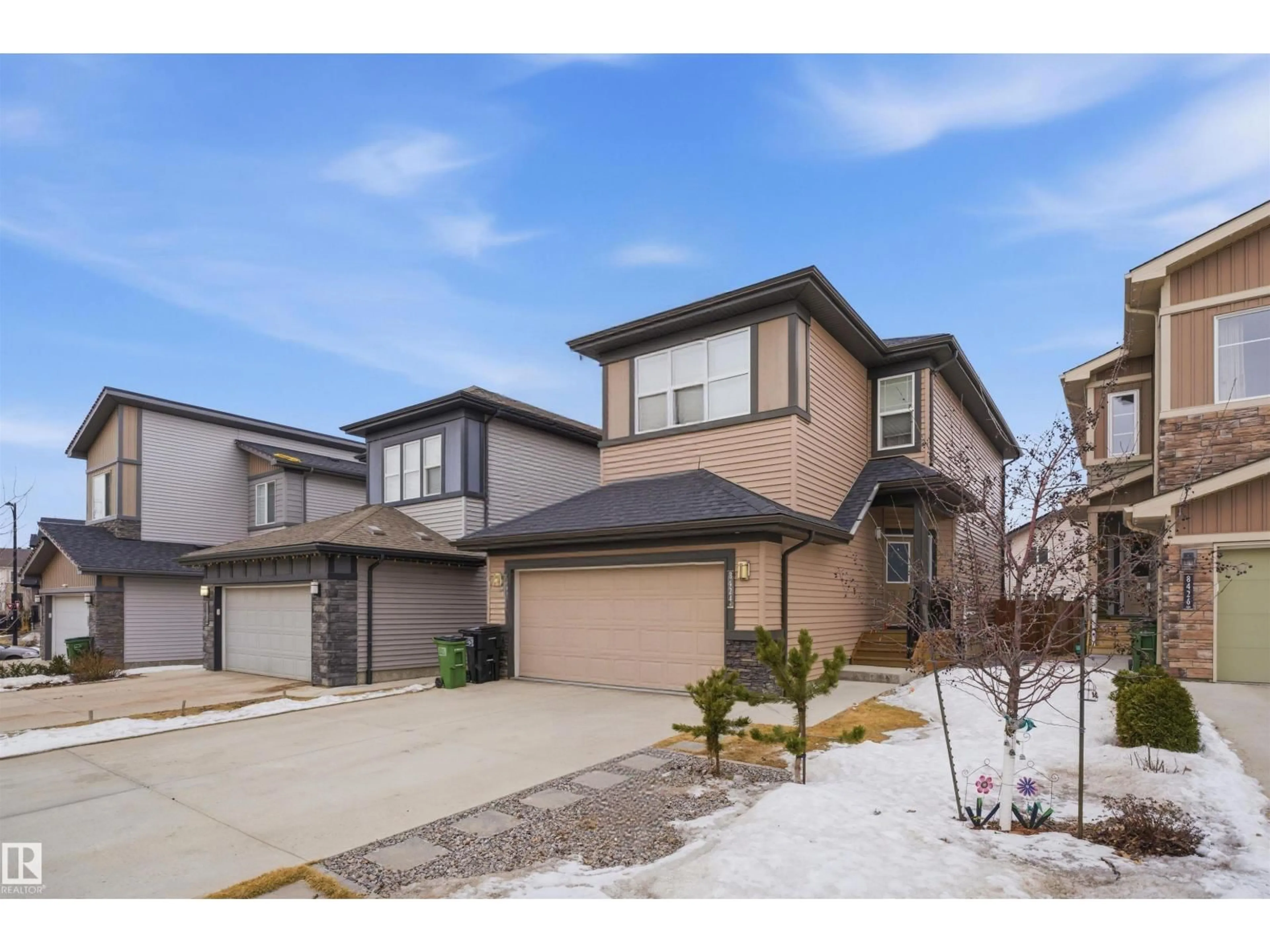 A pic from outside/outdoor area/front of a property/back of a property/a pic from drone, street for SW - 8424 CUSHING CO, Edmonton Alberta T6W3L3