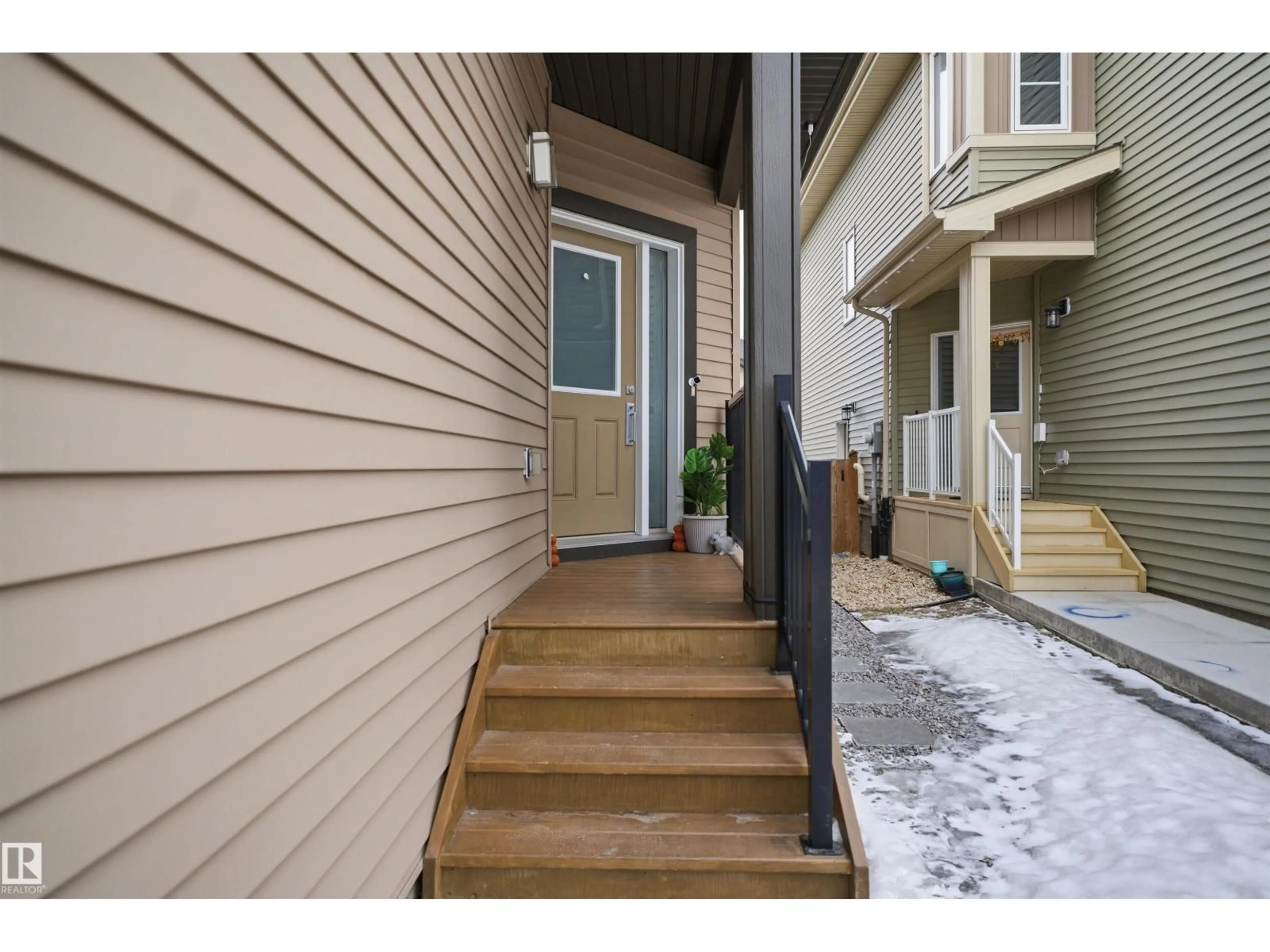 Indoor entryway for SW - 8424 CUSHING CO, Edmonton Alberta T6W3L3