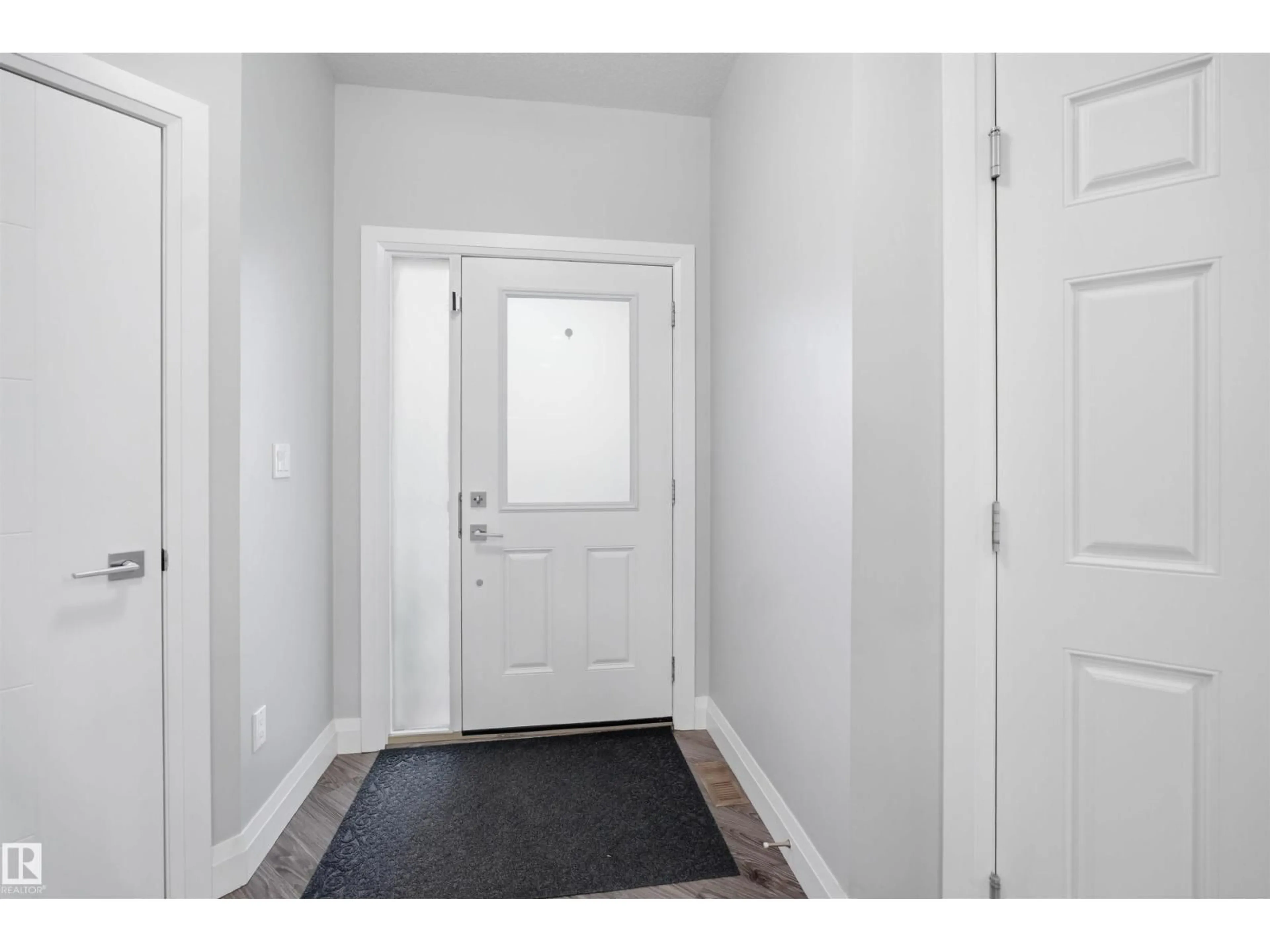 Indoor entryway for SW - 8424 CUSHING CO, Edmonton Alberta T6W3L3