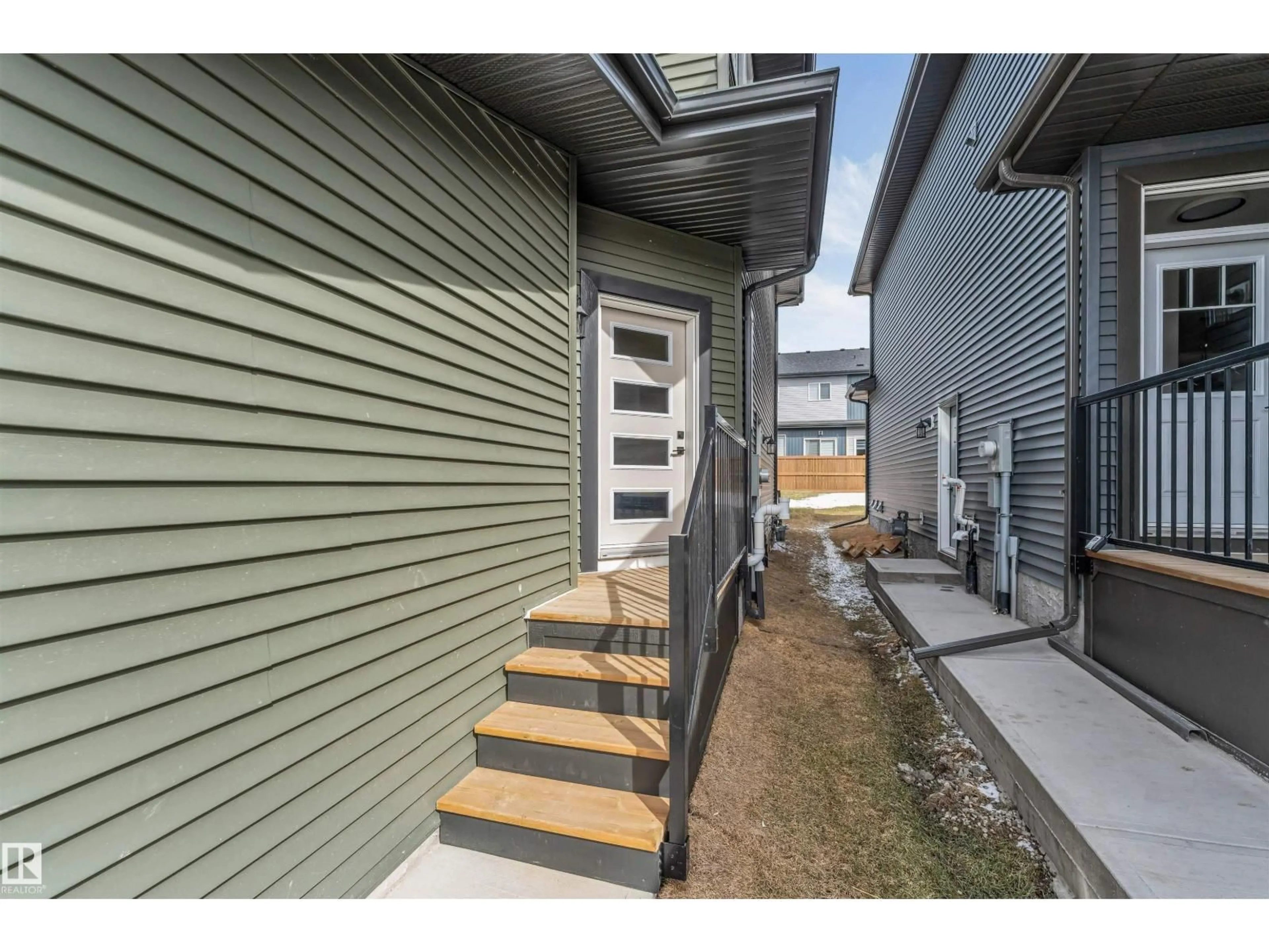 Unknown for 6404 27 AV, Edmonton Alberta T6X3G4