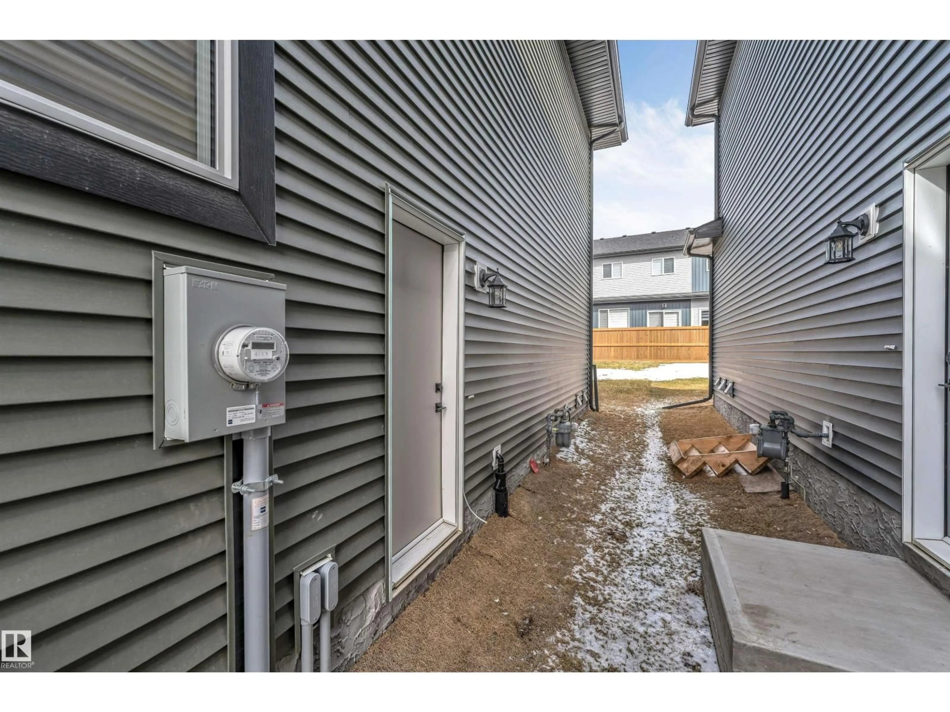 Unknown for 6404 27 AV, Edmonton Alberta T6X3G4