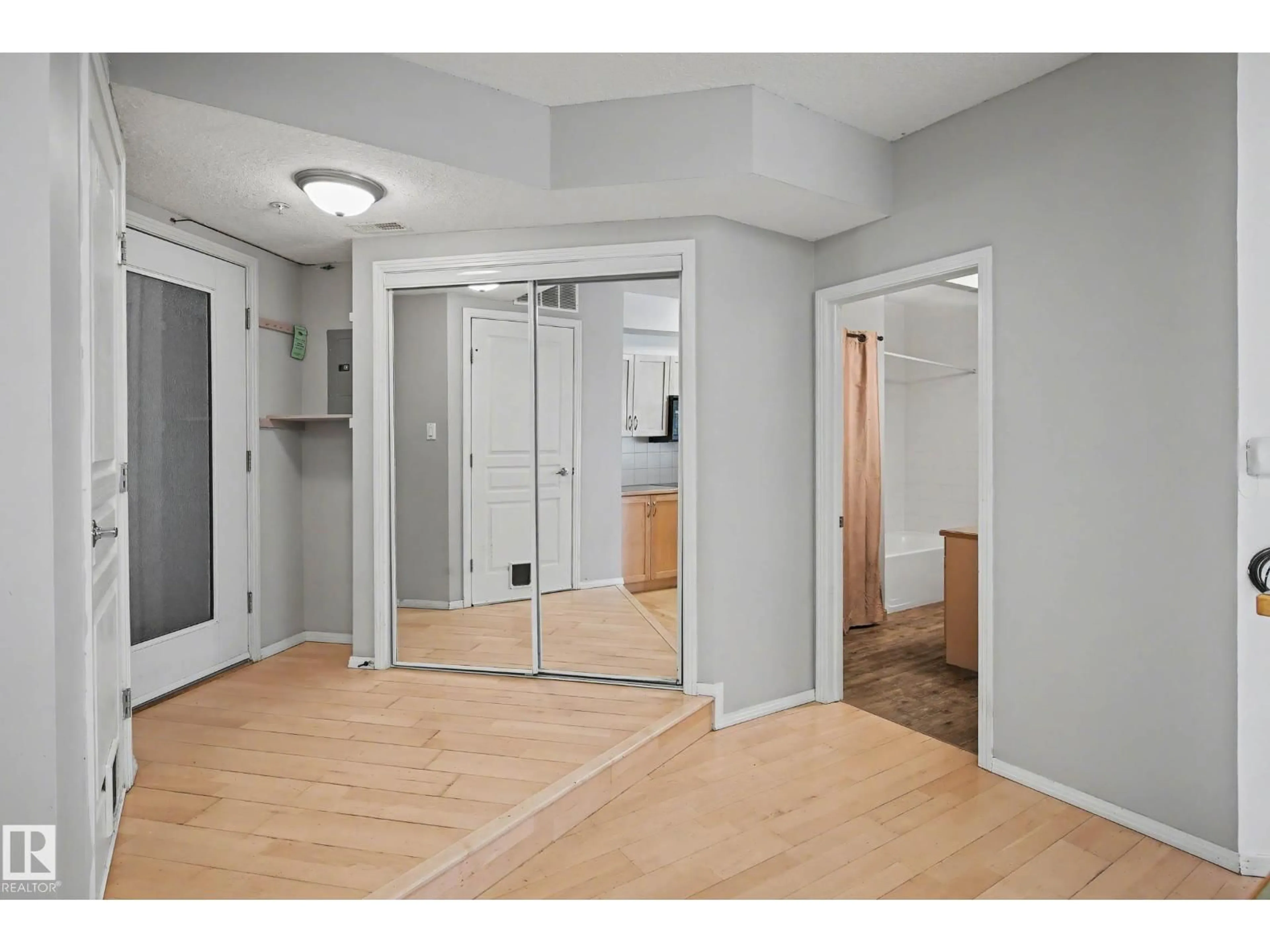 Indoor entryway for #111 - 11039 83 AV, Edmonton Alberta T6G2V6