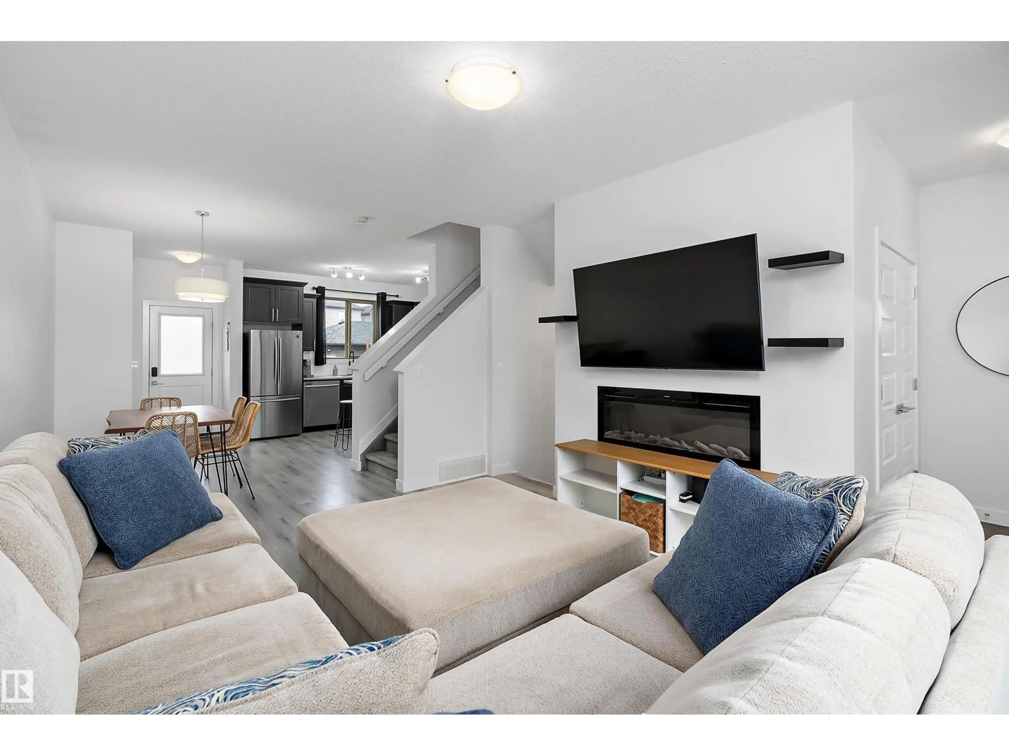 Living room with furniture, unknown for 397 PIONEER RD, Spruce Grove Alberta T7X0T2