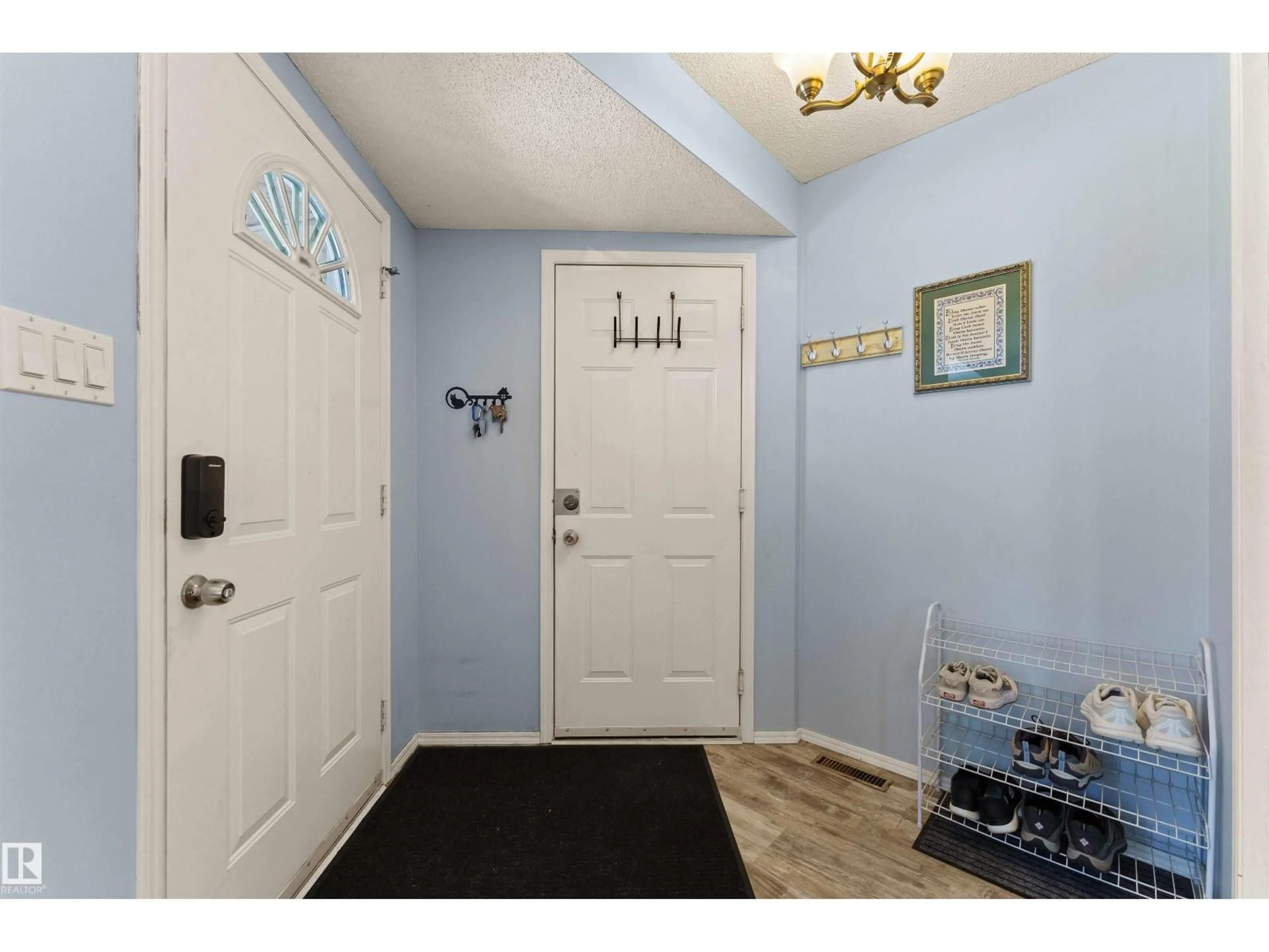 Indoor entryway for 110 CALICO DR, Sherwood Park Alberta T8R5P8