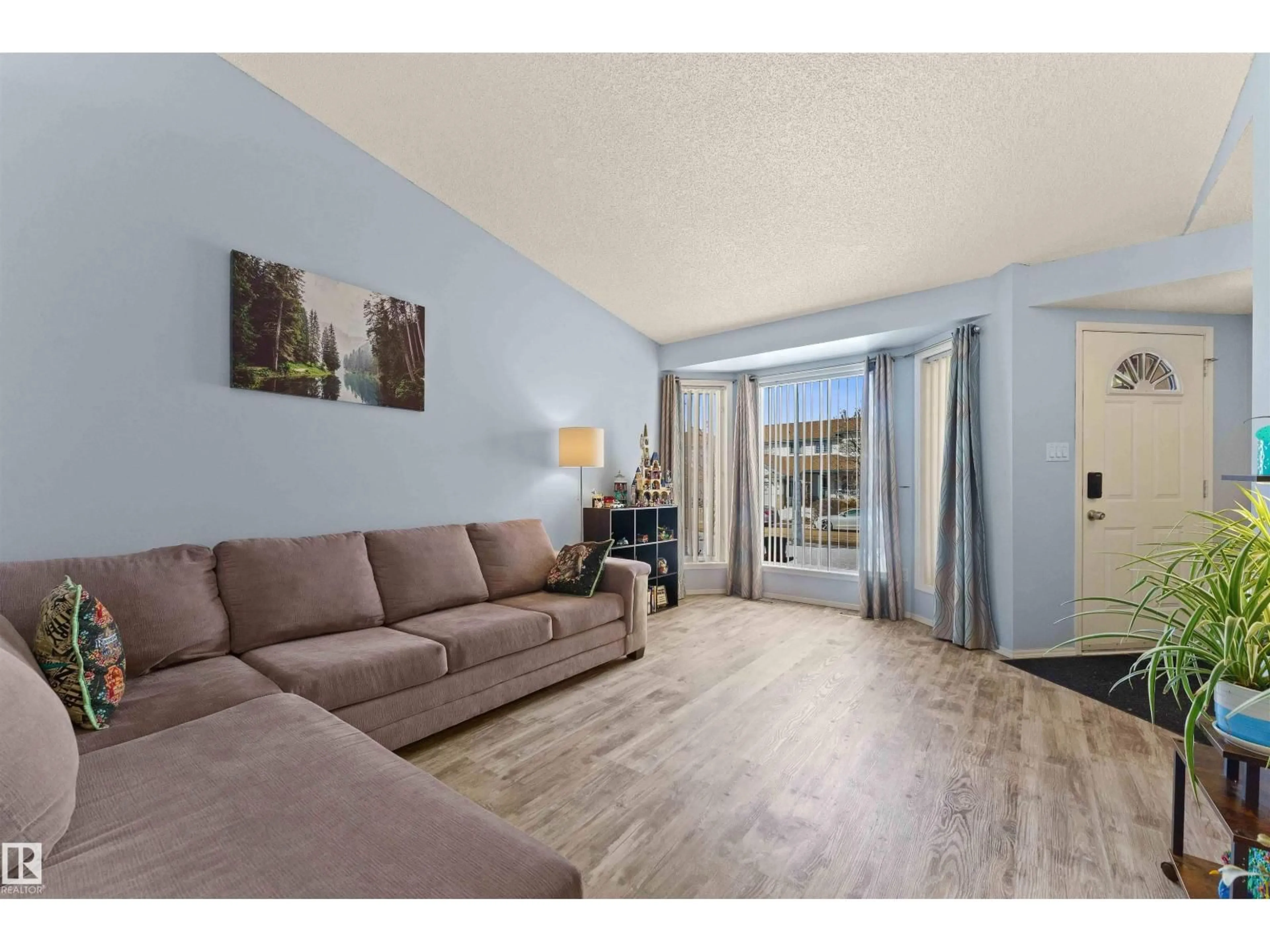 Living room with furniture, unknown for 110 CALICO DR, Sherwood Park Alberta T8R5P8