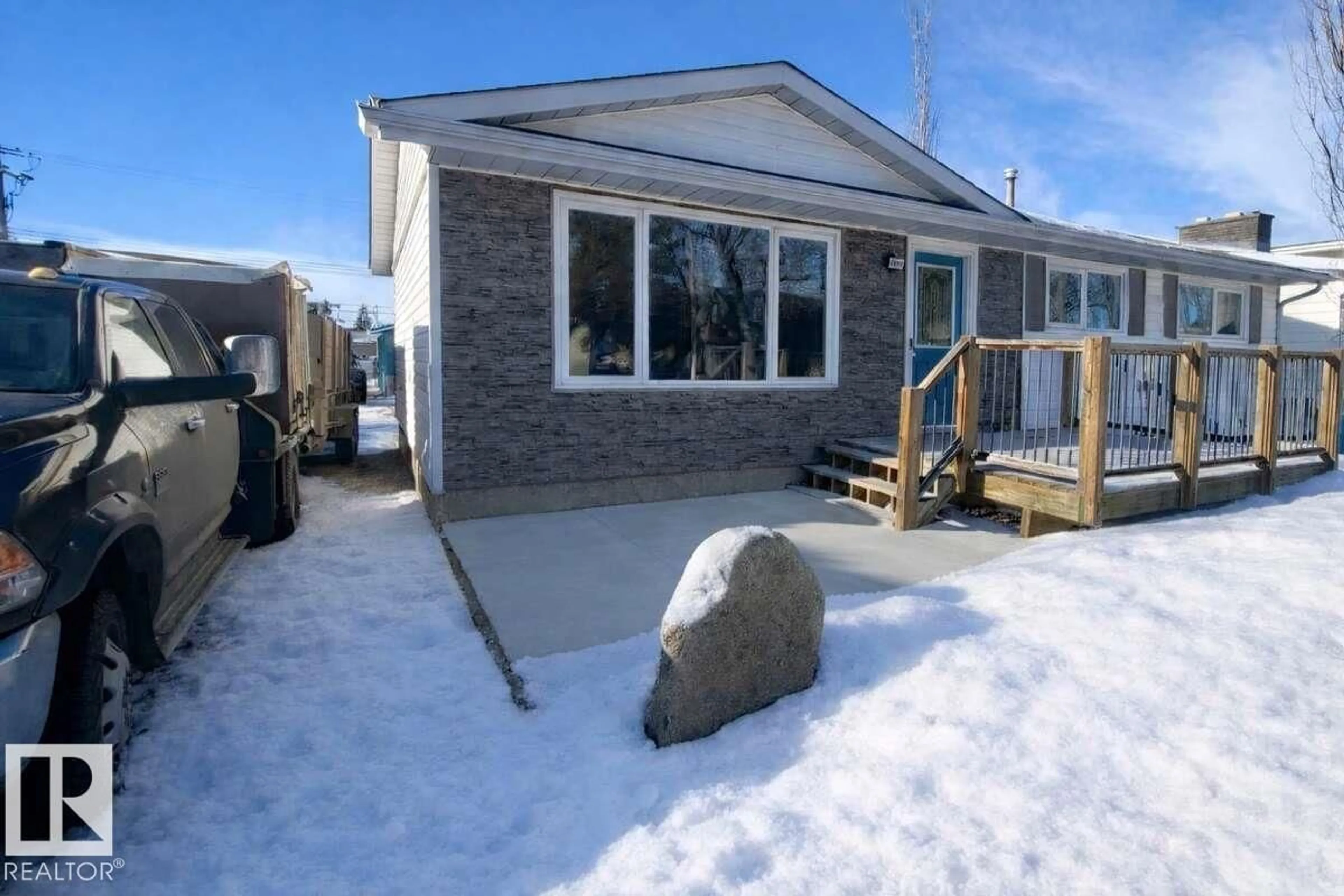 Unknown for 9906 102 ST, Morinville Alberta T8R1E7