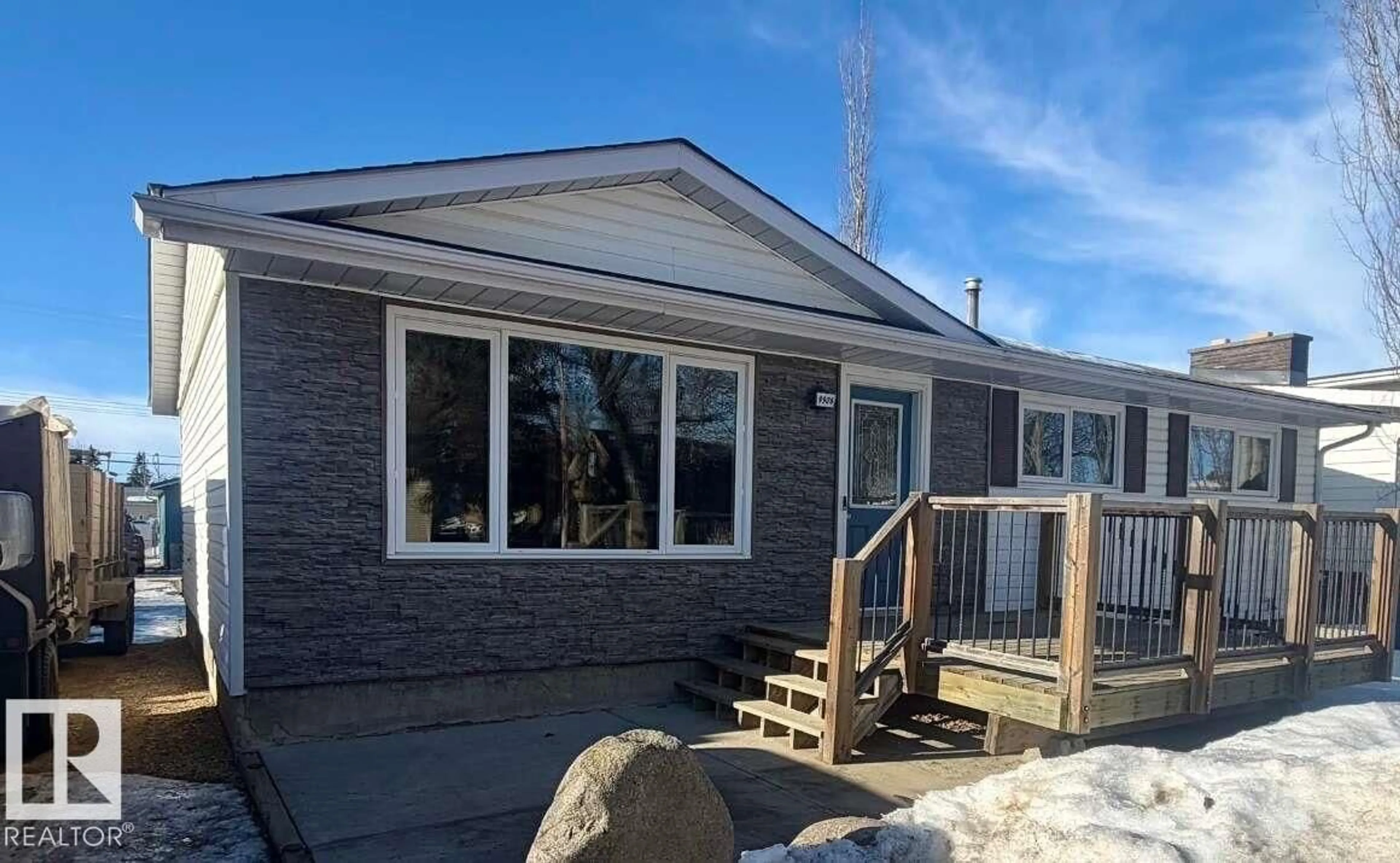 Home with vinyl exterior material, unknown for 9906 102 ST, Morinville Alberta T8R1E7