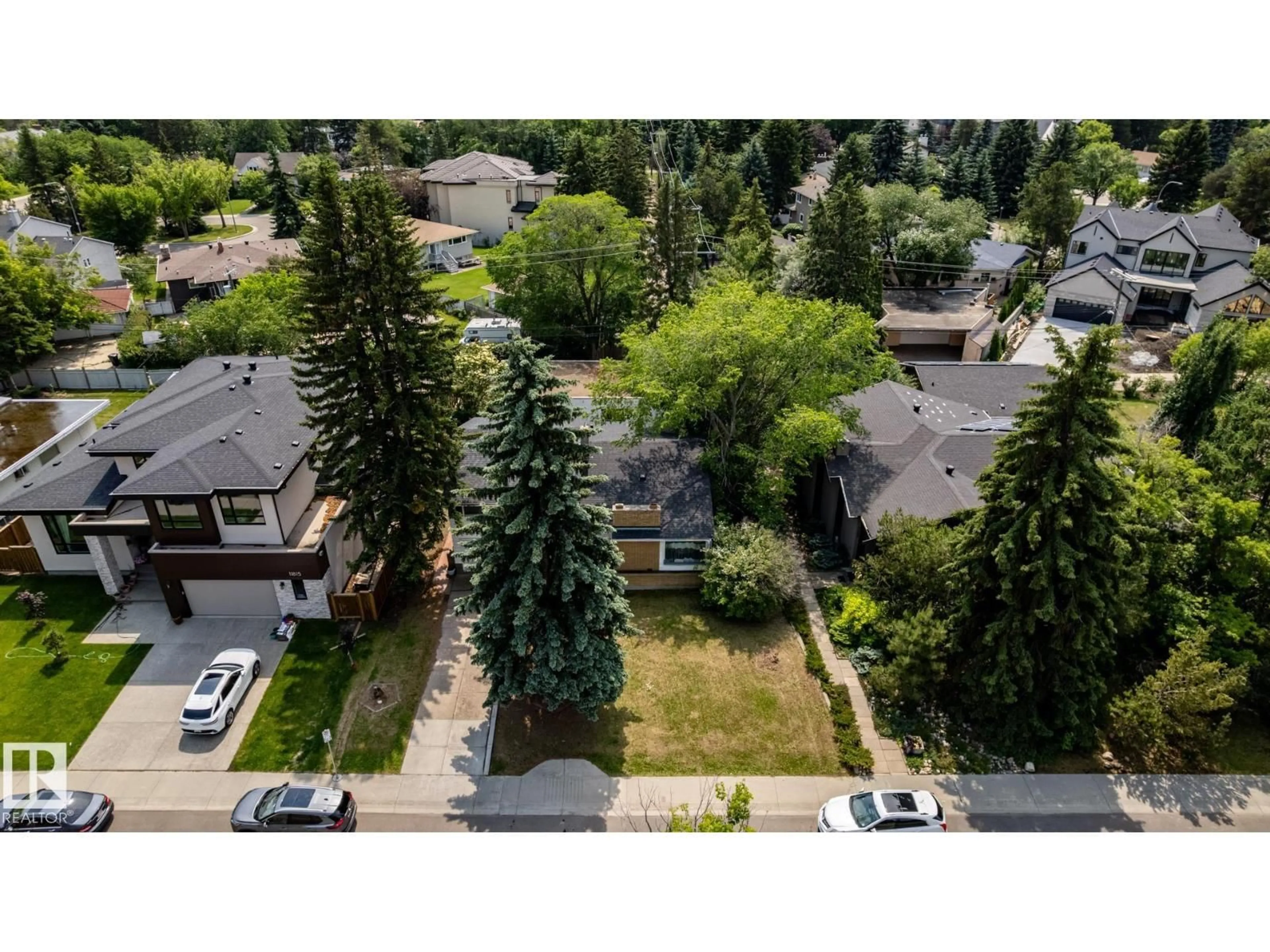 A pic from outside/outdoor area/front of a property/back of a property/a pic from drone, unknown for NW - 11819 87 AV, Edmonton Alberta T6G0Y5