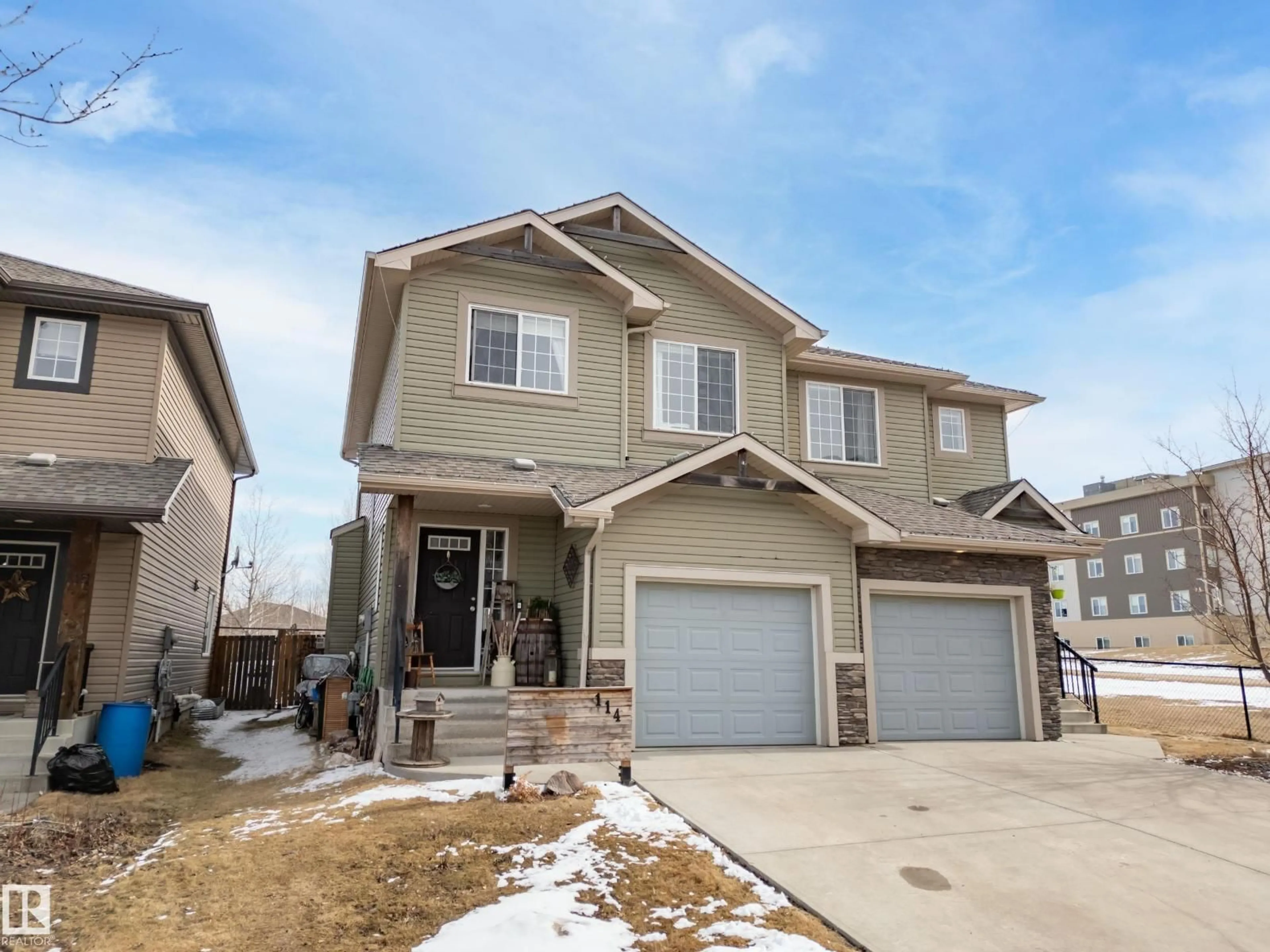 Home with vinyl exterior material, street for 114 MCLAUGHLIN DR, Spruce Grove Alberta T7X0K3