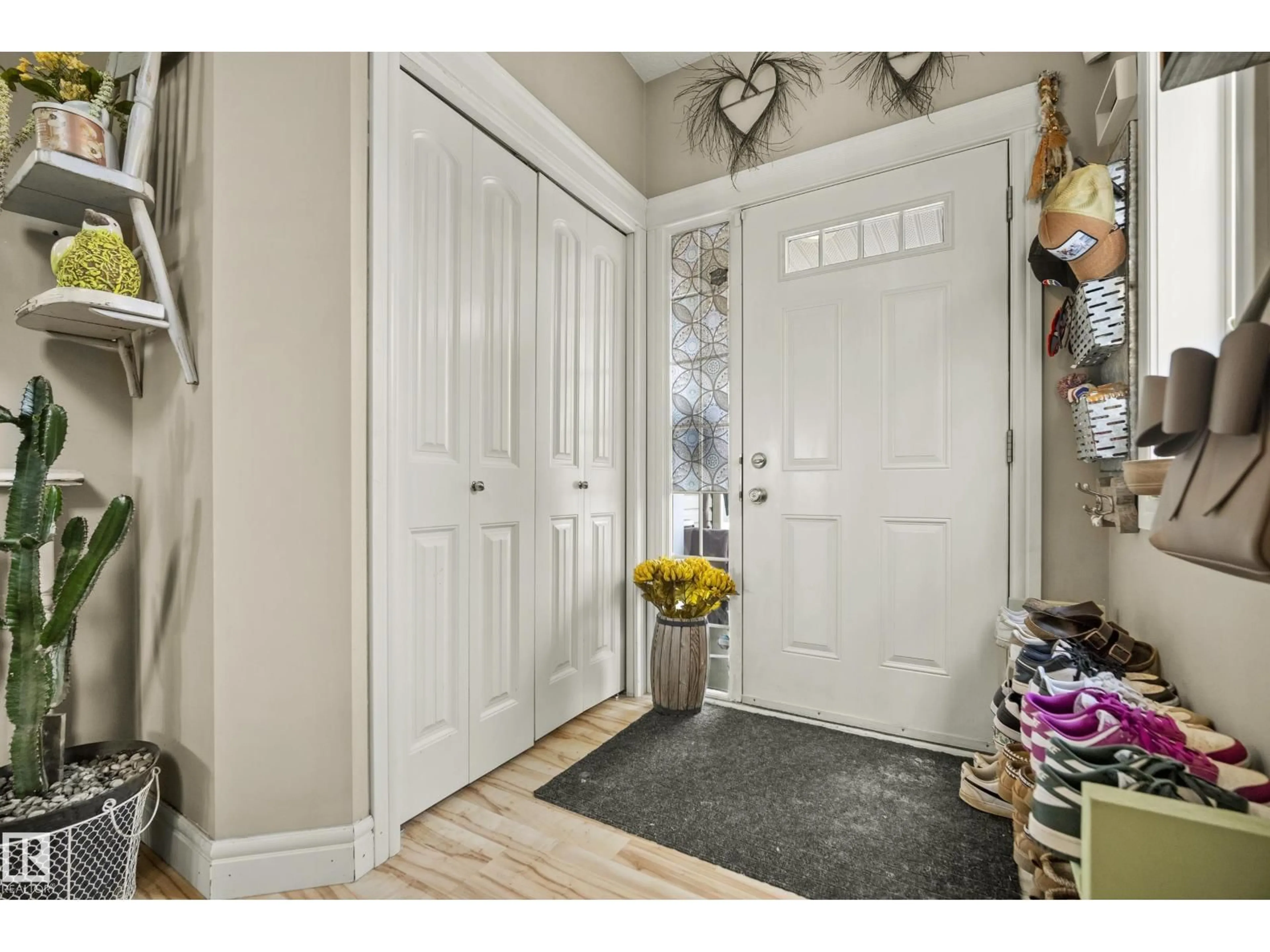 Indoor entryway for 114 MCLAUGHLIN DR, Spruce Grove Alberta T7X0K3