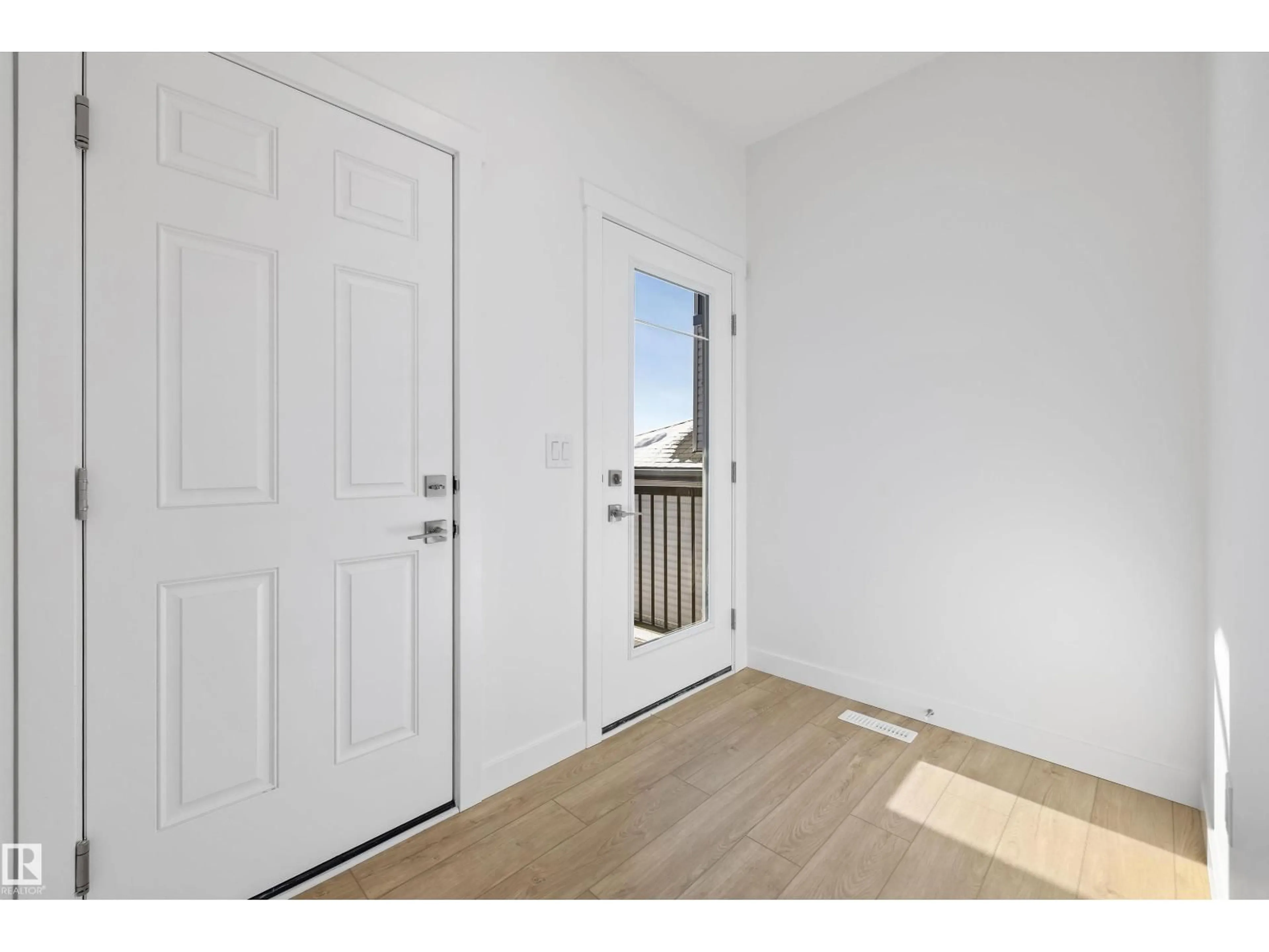 Indoor entryway for 1056 CRISTALL CR, Edmonton Alberta T6W5S6