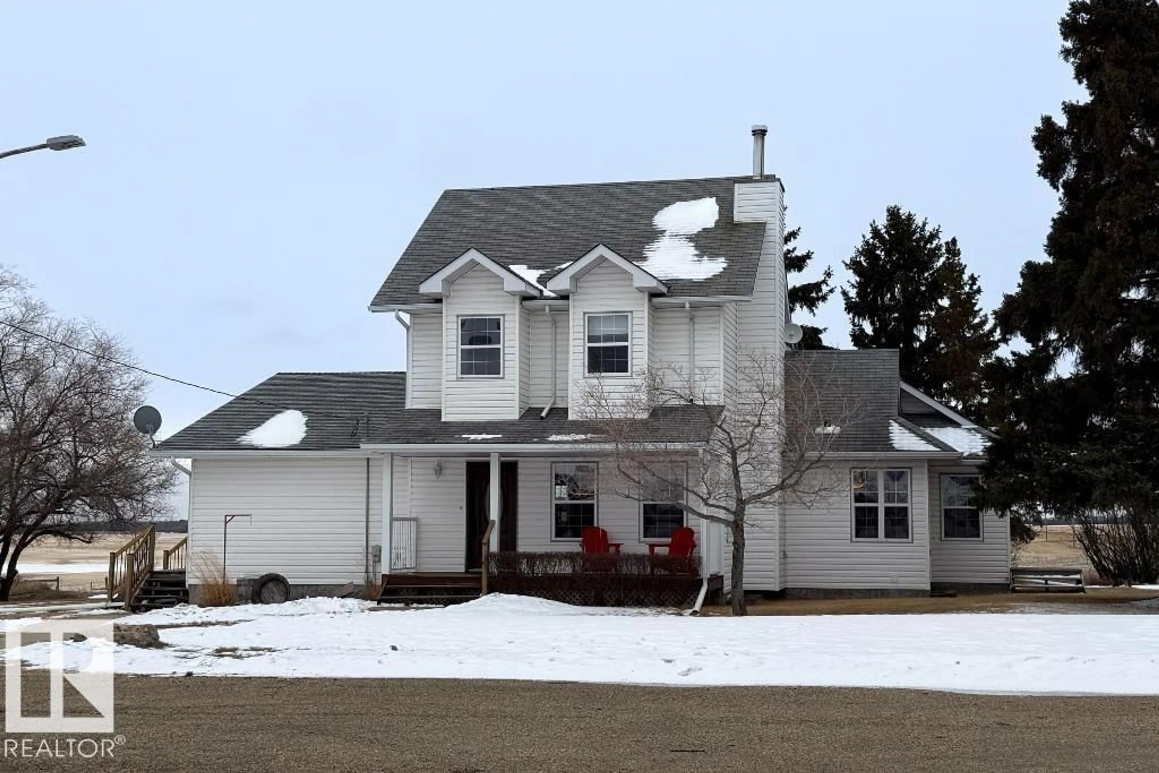 Home with vinyl exterior material, street for 50423 RGE RD 190 HWY 834, Rural Beaver County Alberta T0B4J3