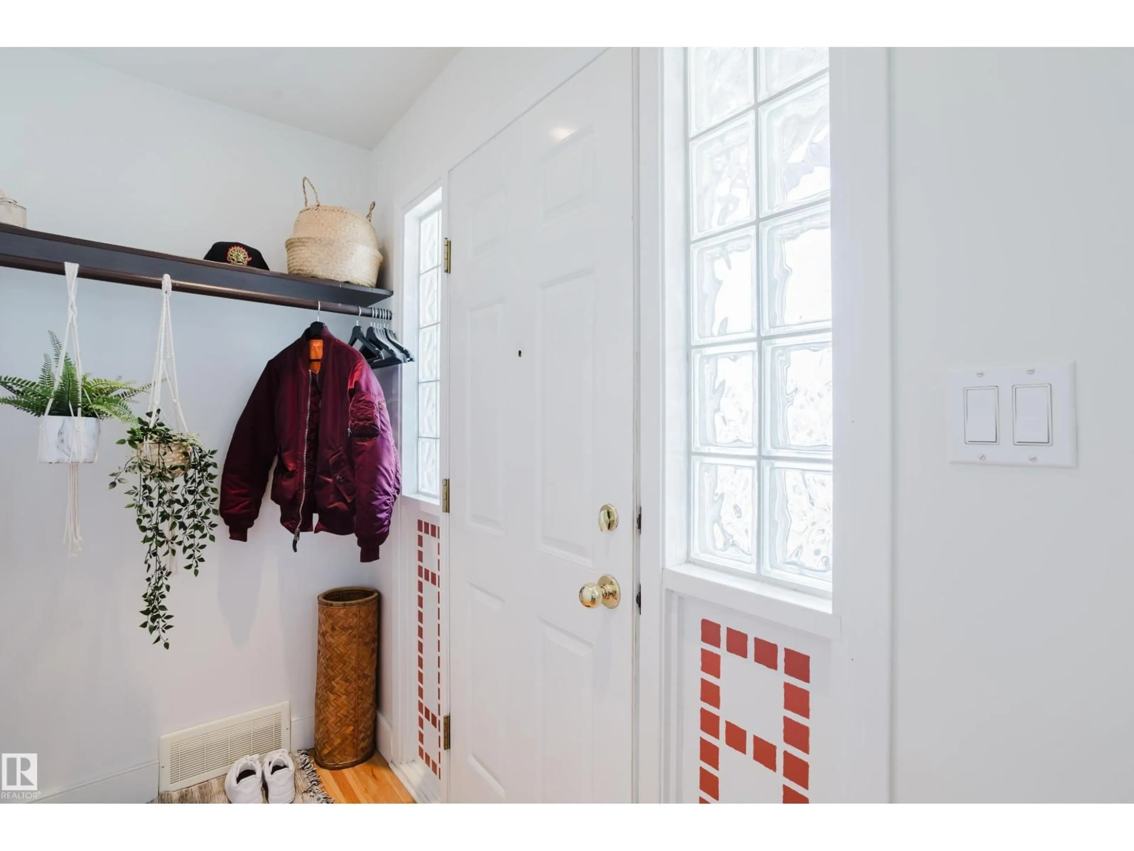 Indoor entryway for NW - 10643 66 AV, Edmonton Alberta T6H1X5