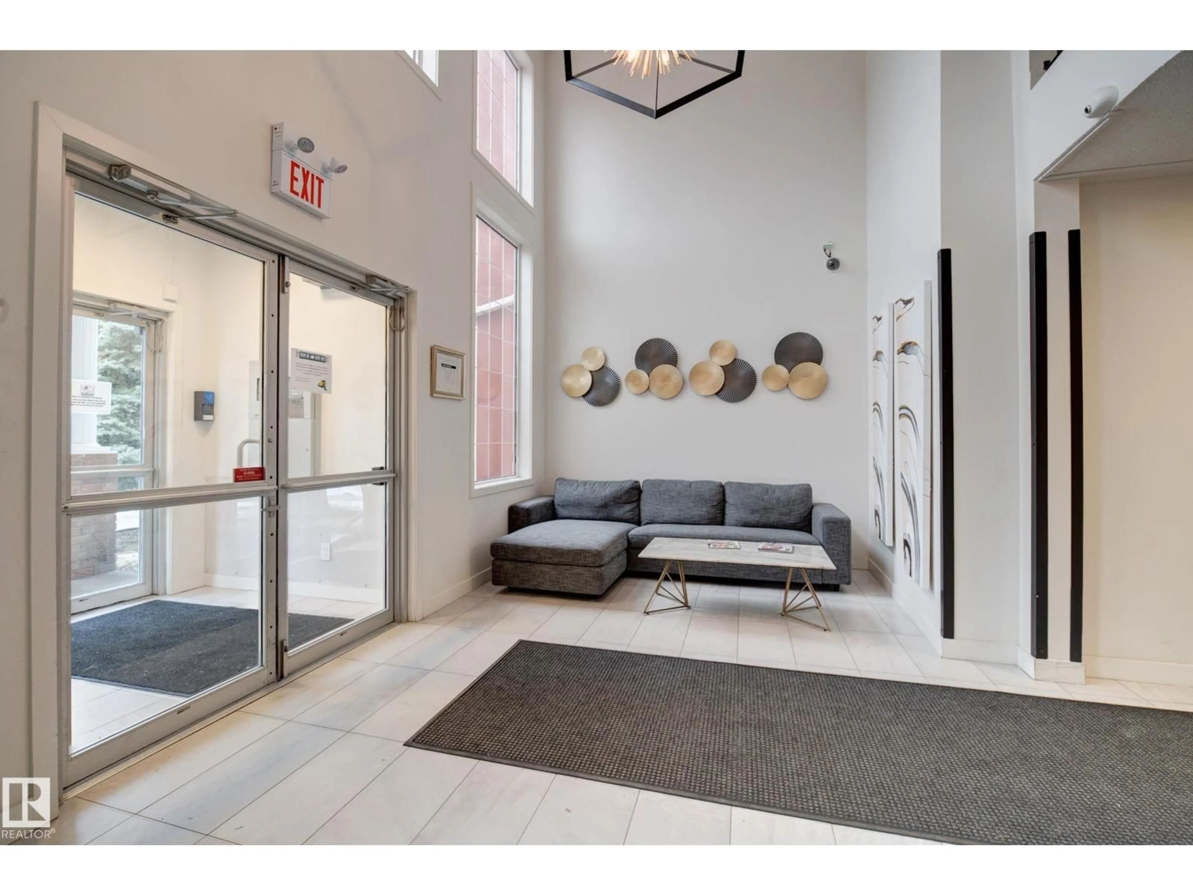 Indoor foyer for #406 - 12110 106 AV, Edmonton Alberta T5N4R9