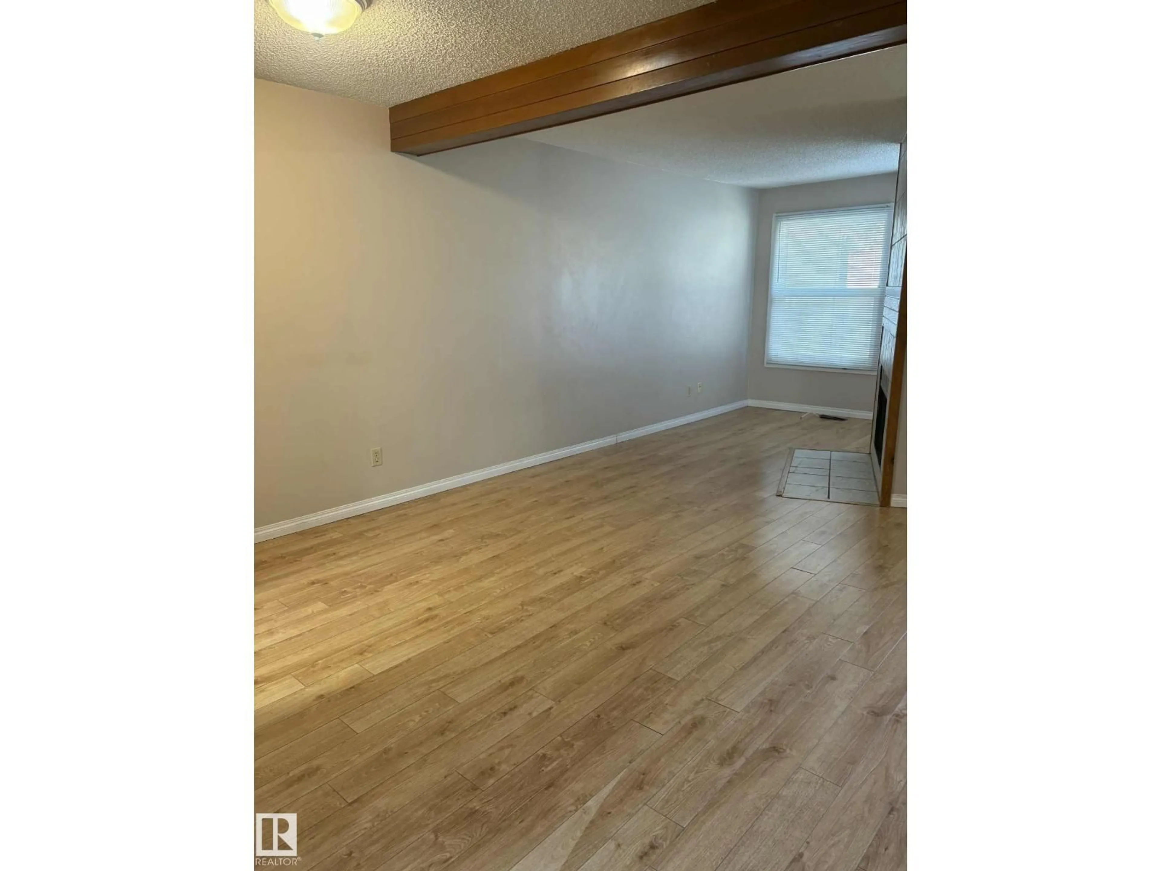 A pic of a room for 10405 24 AV, Edmonton Alberta T6J4S2