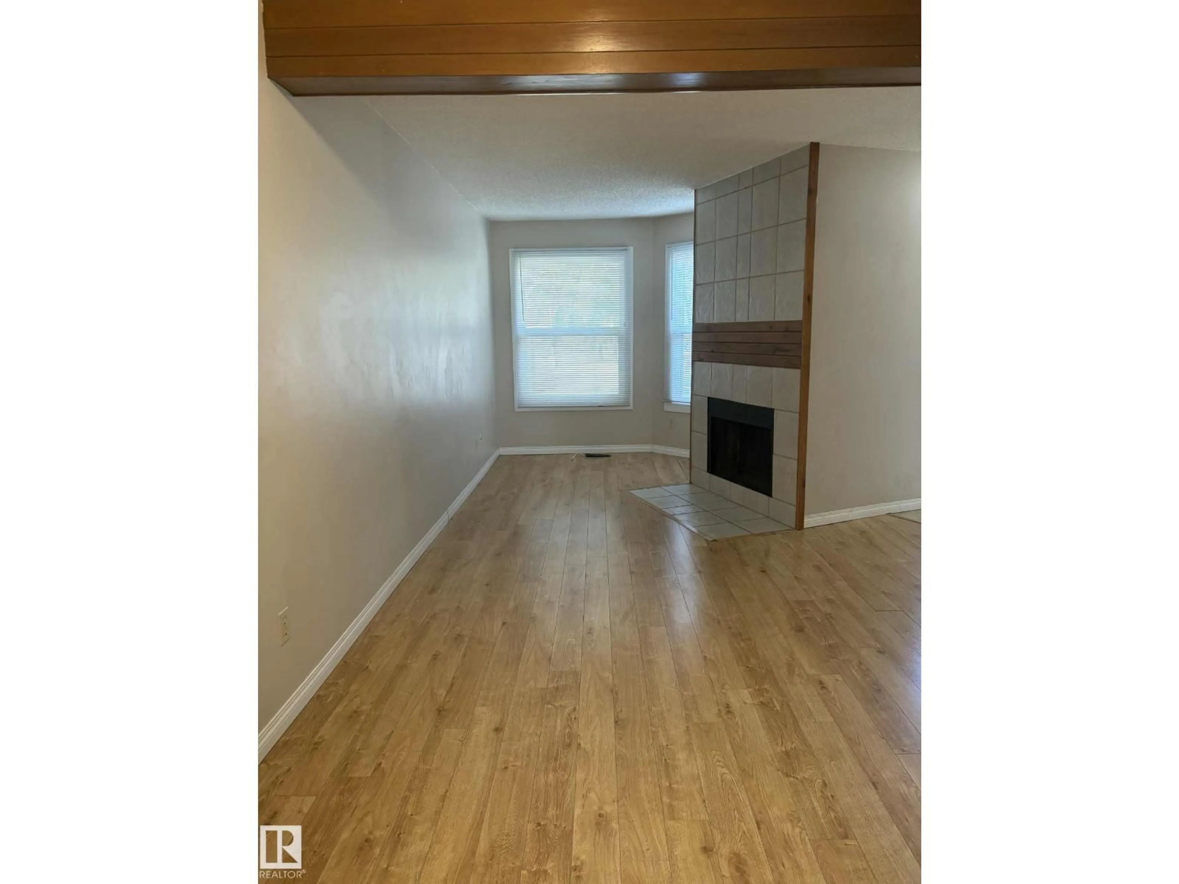 A pic of a room for 10405 24 AV, Edmonton Alberta T6J4S2