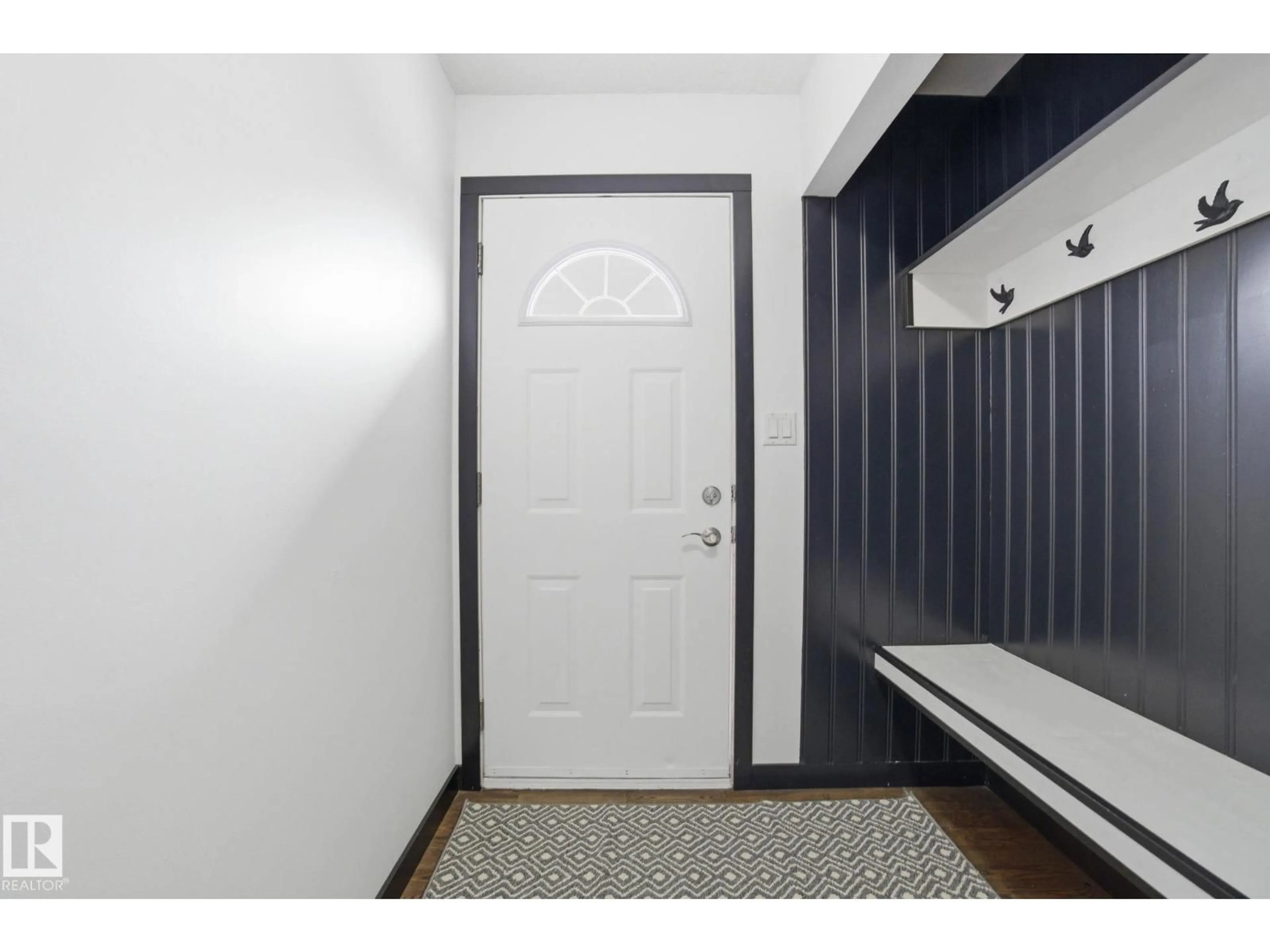 Indoor entryway for 13 - 650 GRANDIN DR, Morinville Alberta T8R1K4