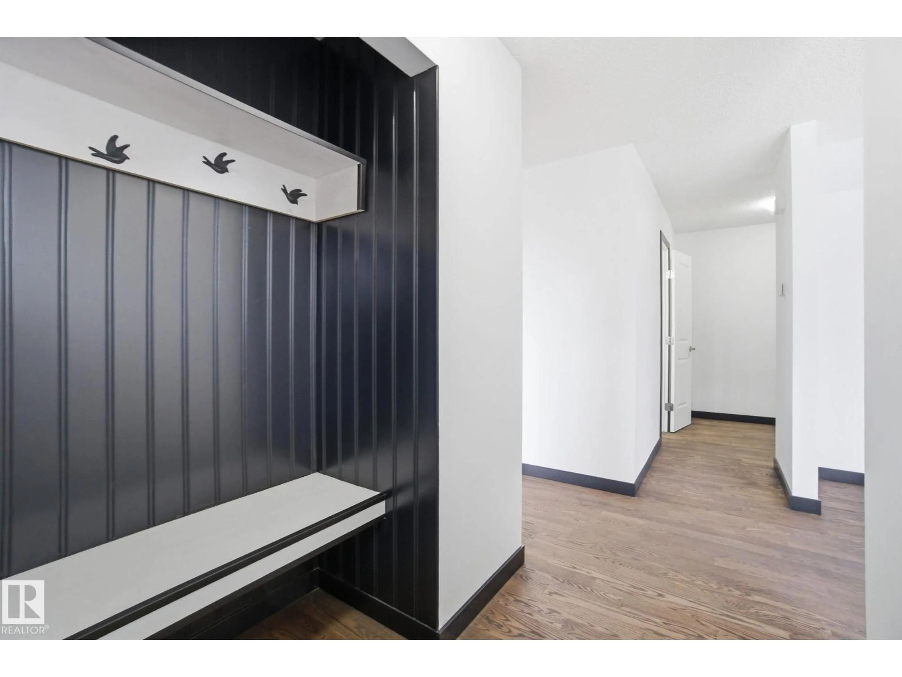 Indoor entryway for 13 - 650 GRANDIN DR, Morinville Alberta T8R1K4