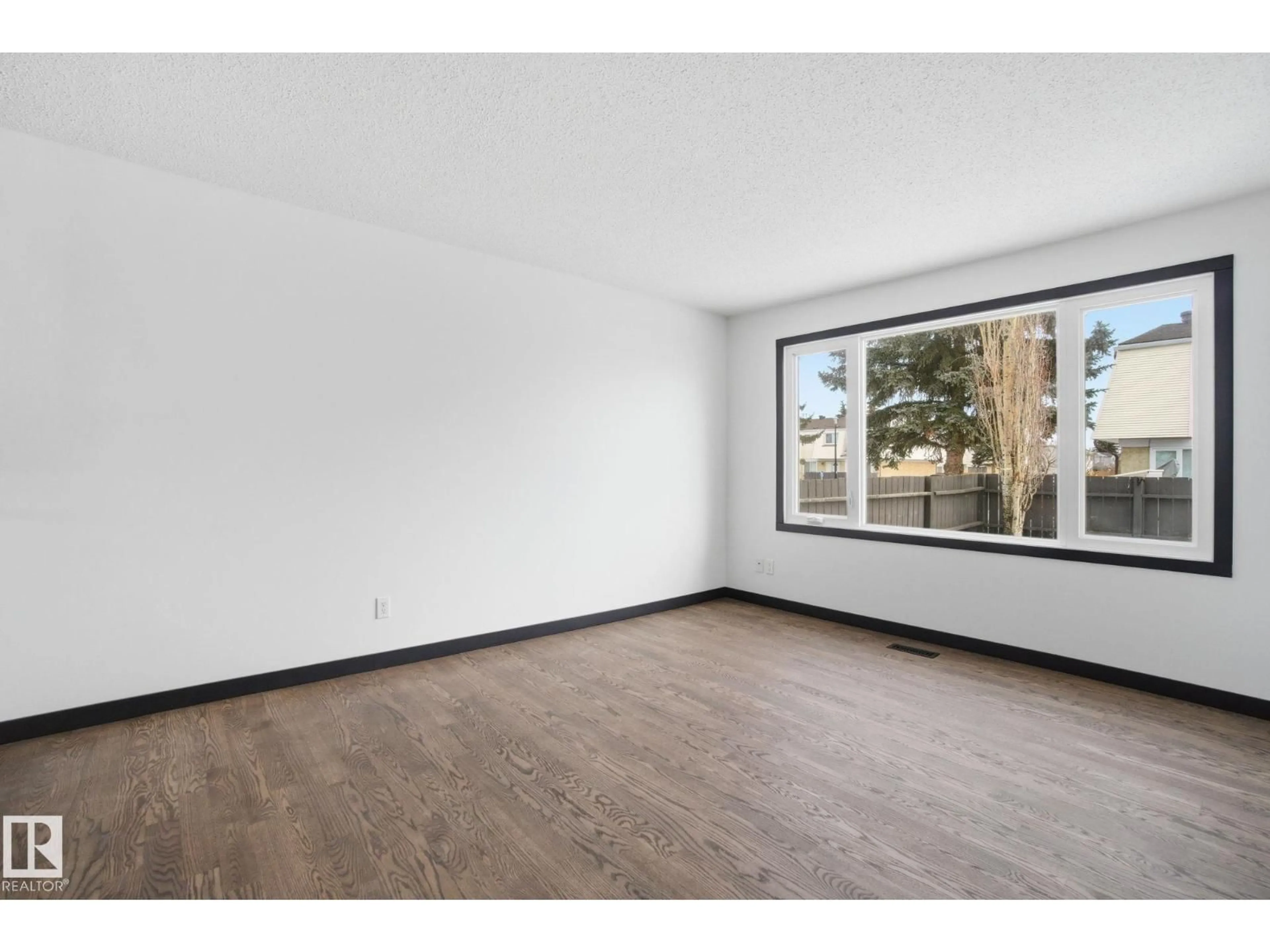 A pic of a room for 13 - 650 GRANDIN DR, Morinville Alberta T8R1K4