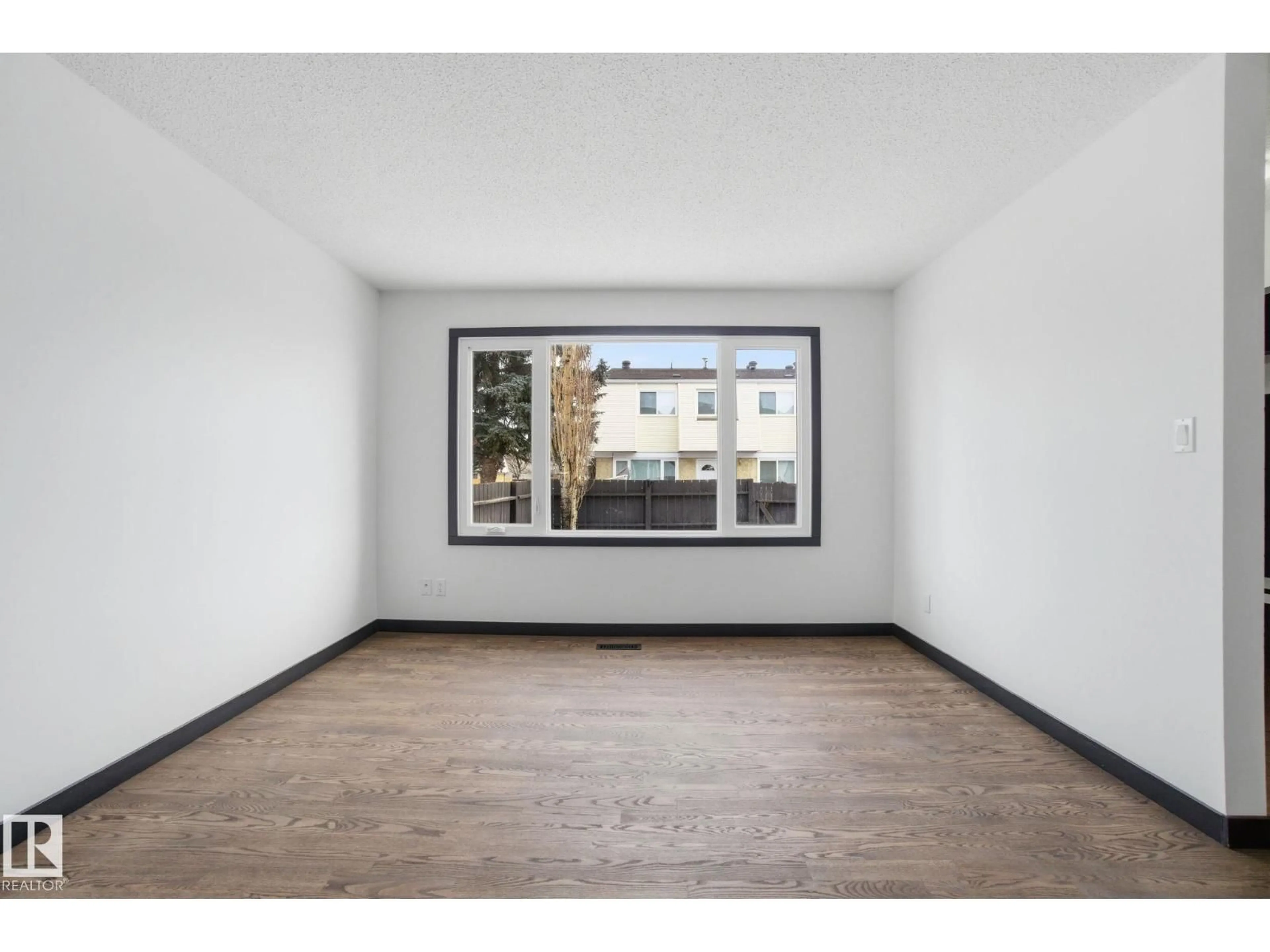 A pic of a room for 13 - 650 GRANDIN DR, Morinville Alberta T8R1K4