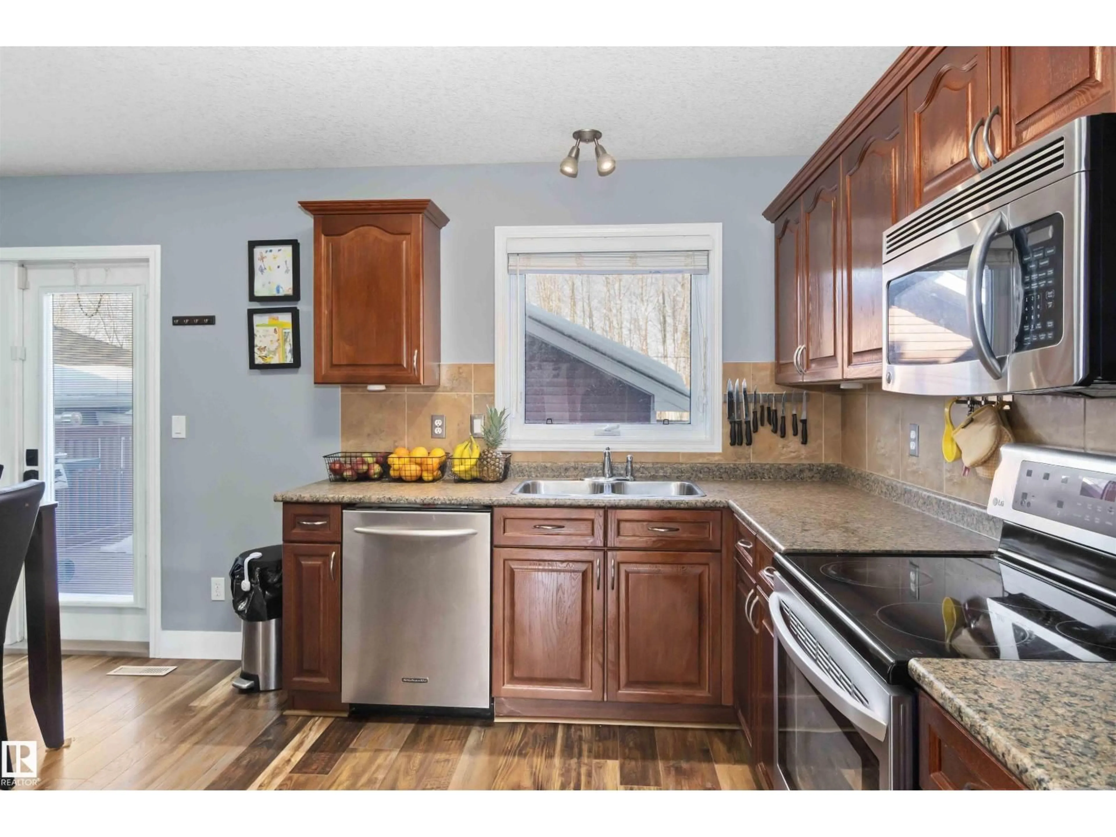Standard kitchen, wood/laminate floor for 3818 53 ST, Gibbons Alberta T0A1N0