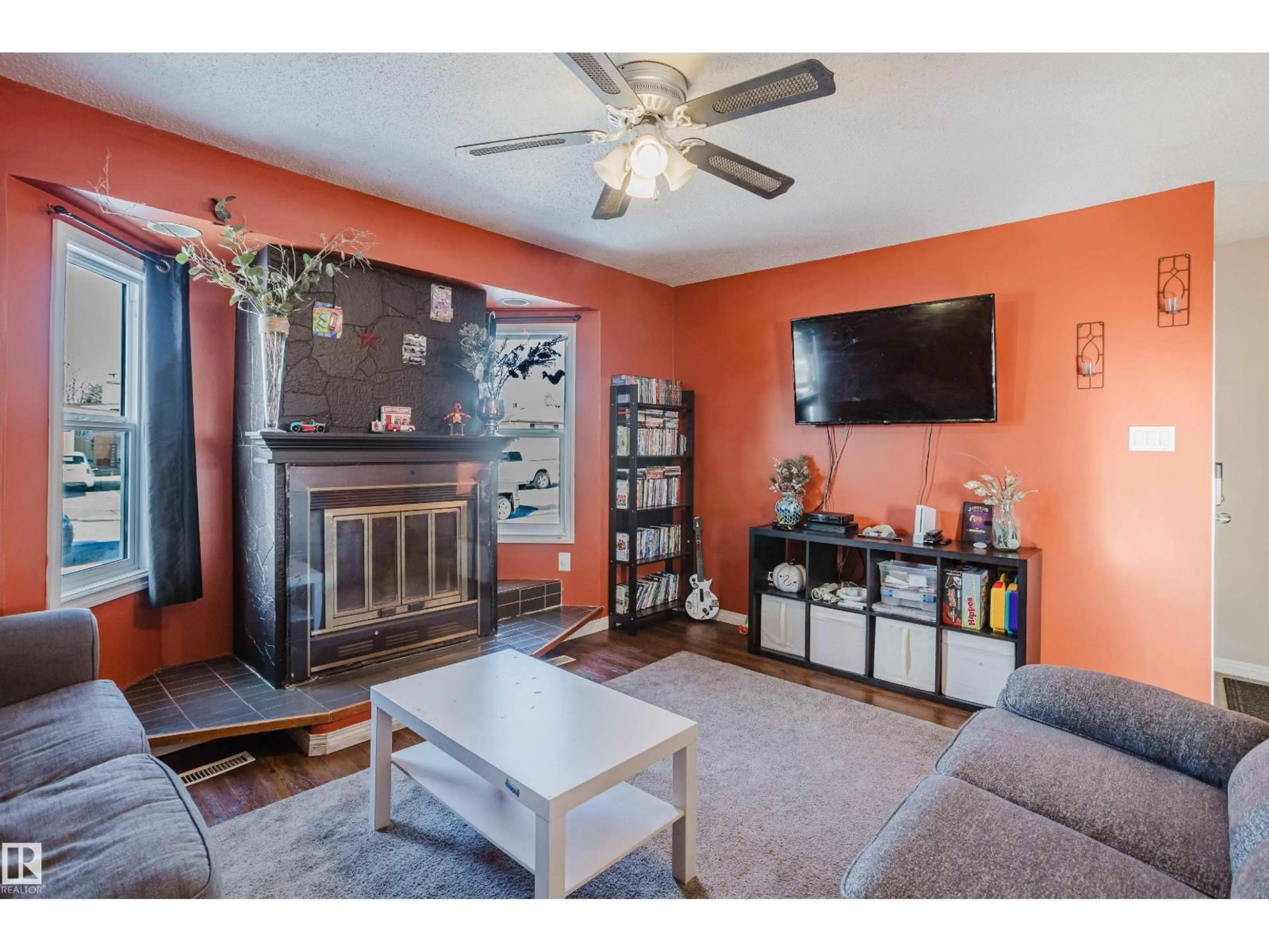 Living room with furniture, unknown for NW - 8707 151 AV, Edmonton Alberta T5E5Y1