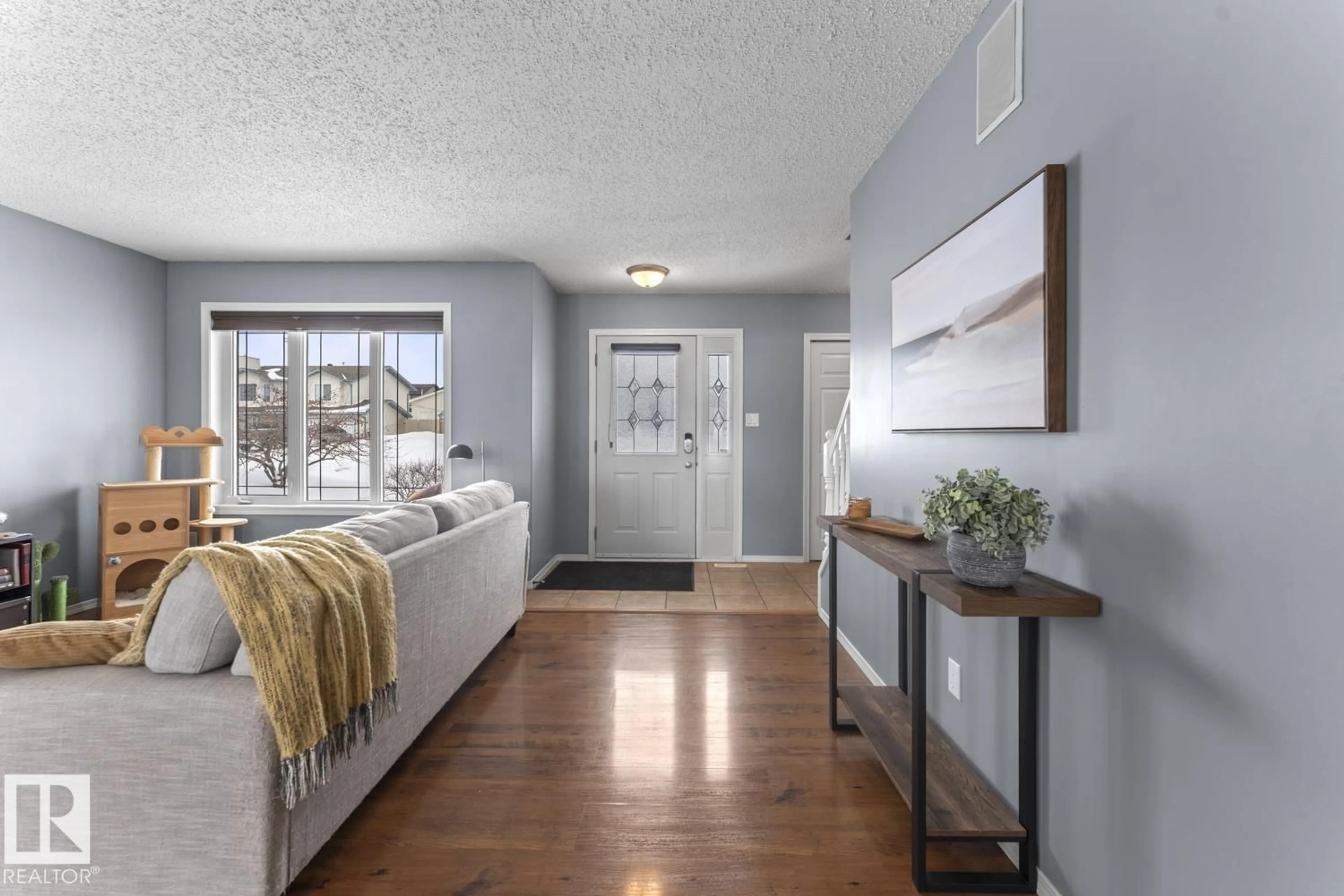 Indoor entryway for 1312 14 ST, Cold Lake Alberta T9M2E1