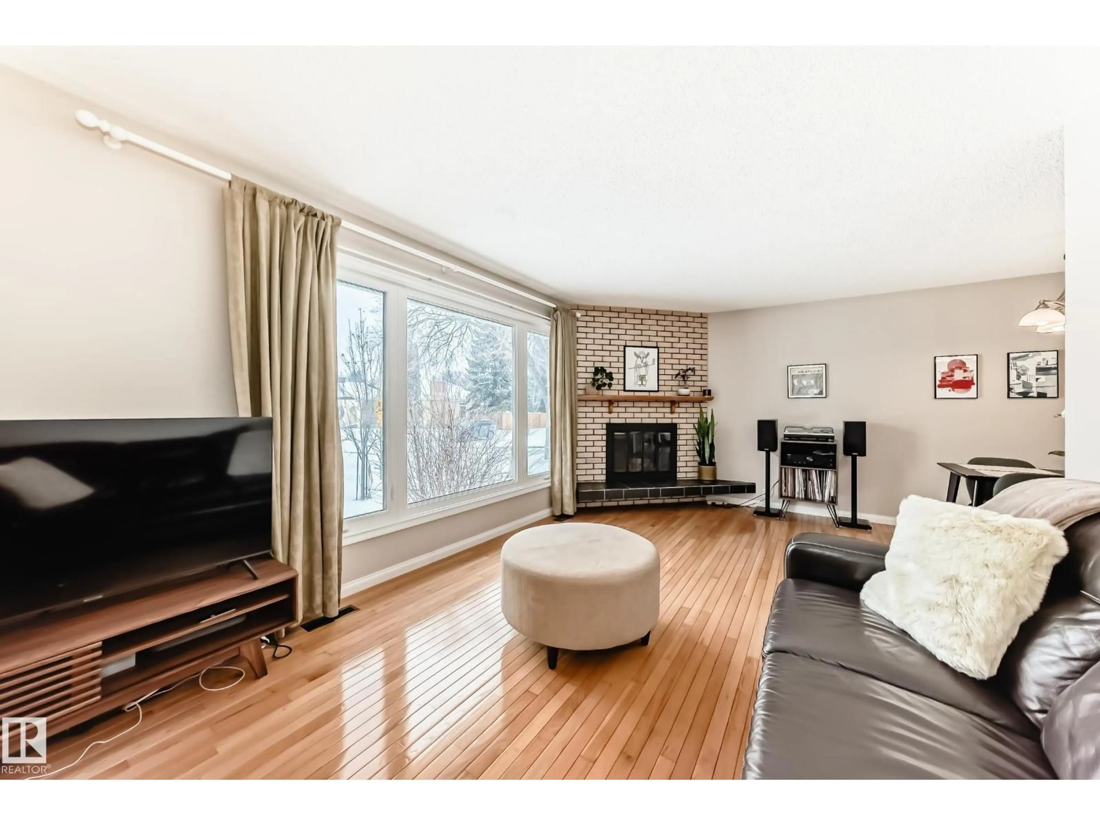 Living room with furniture, wood/laminate floor for 11415 32 AV, Edmonton Alberta T6J3G5