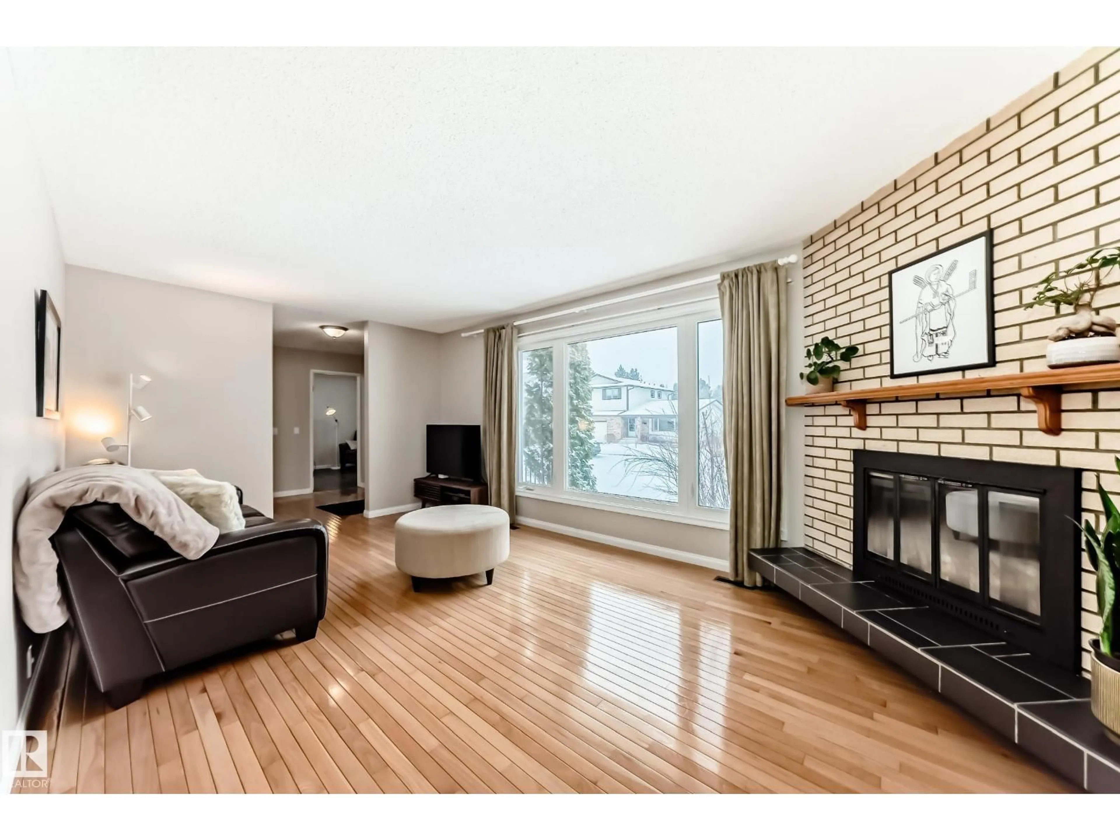 Living room with furniture, wood/laminate floor for 11415 32 AV, Edmonton Alberta T6J3G5