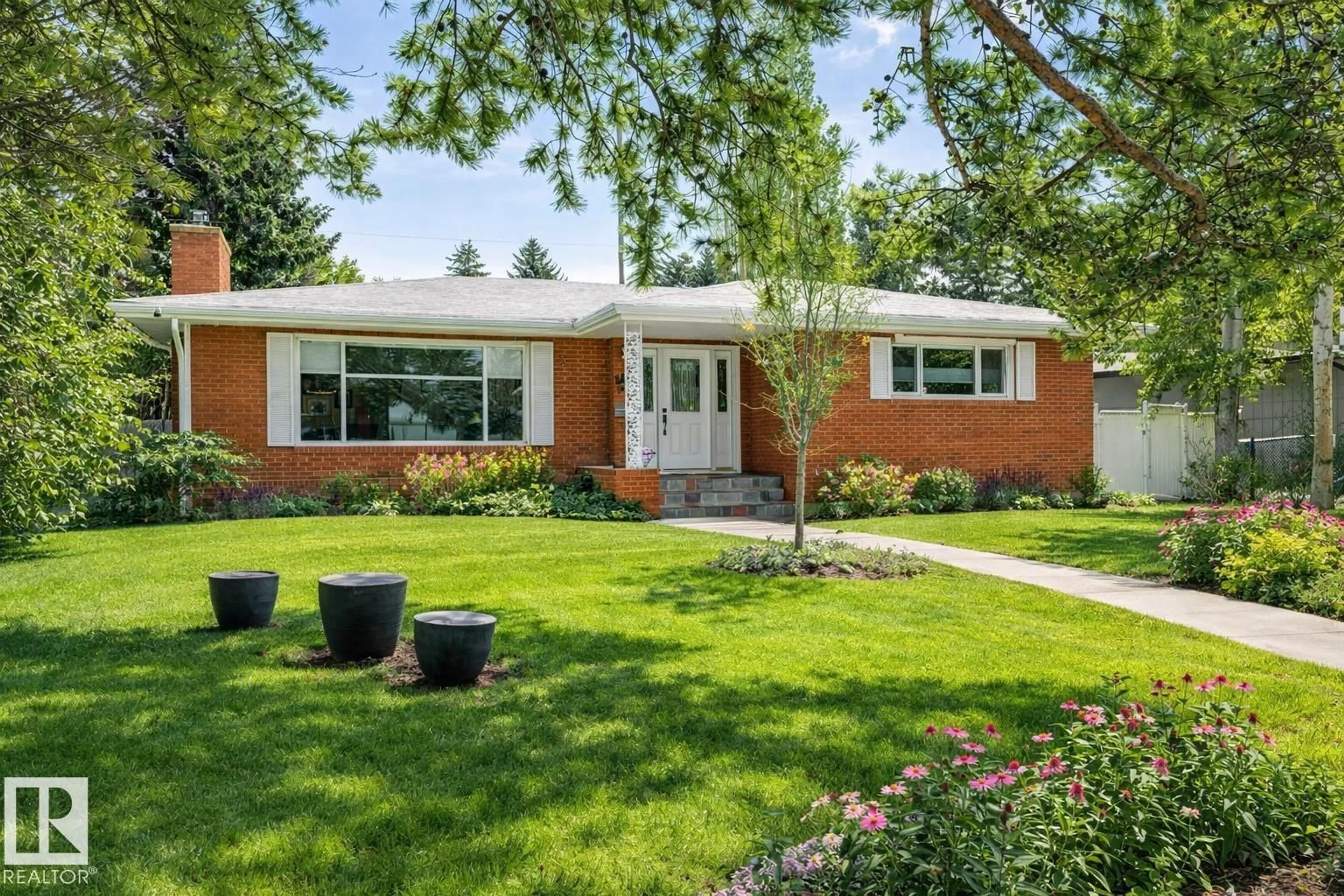 Home with brick exterior material, street for 37 VALLEYVIEW CR, Edmonton Alberta T5R5S7