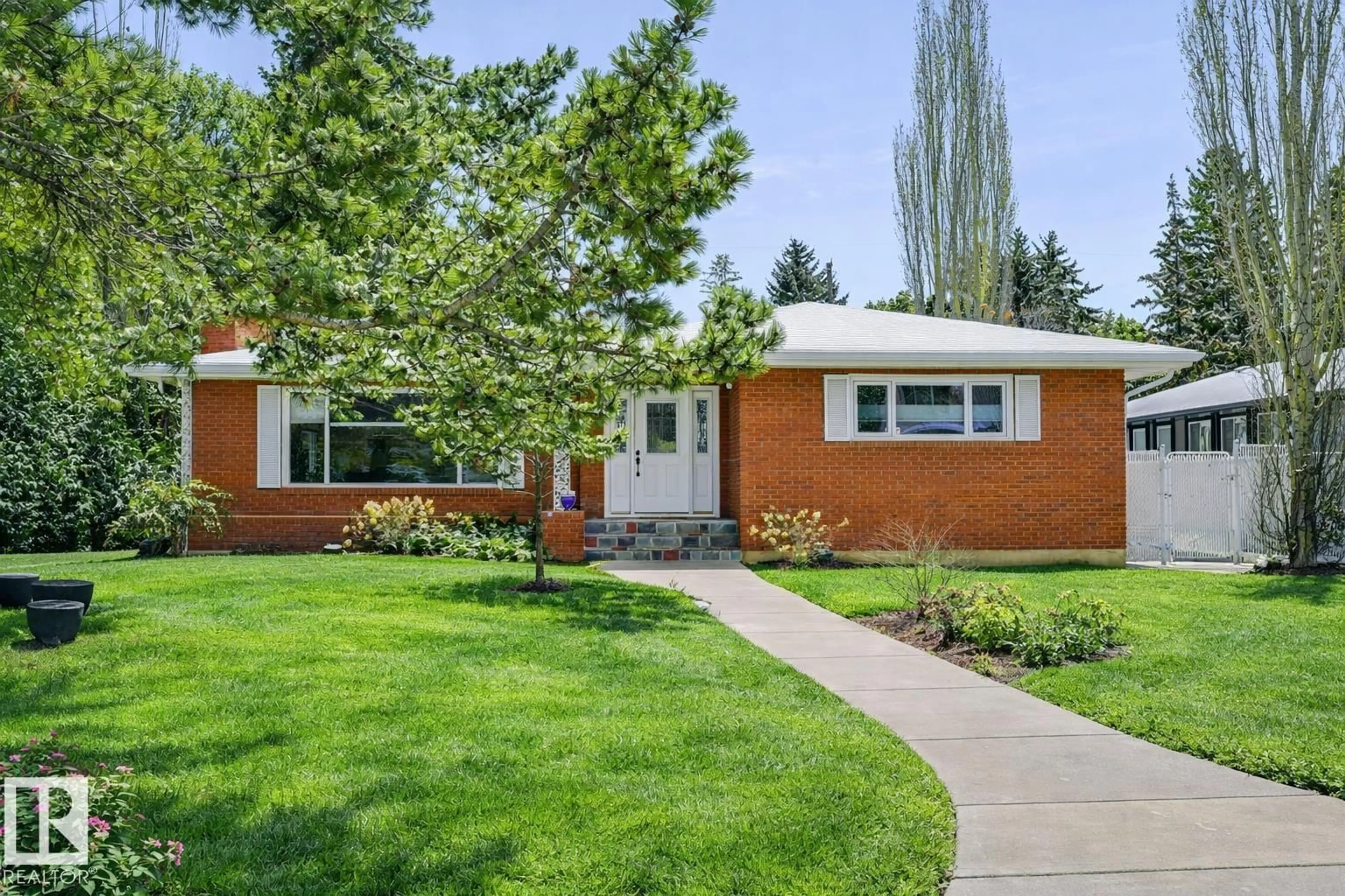 Home with brick exterior material, street for 37 VALLEYVIEW CR, Edmonton Alberta T5R5S7