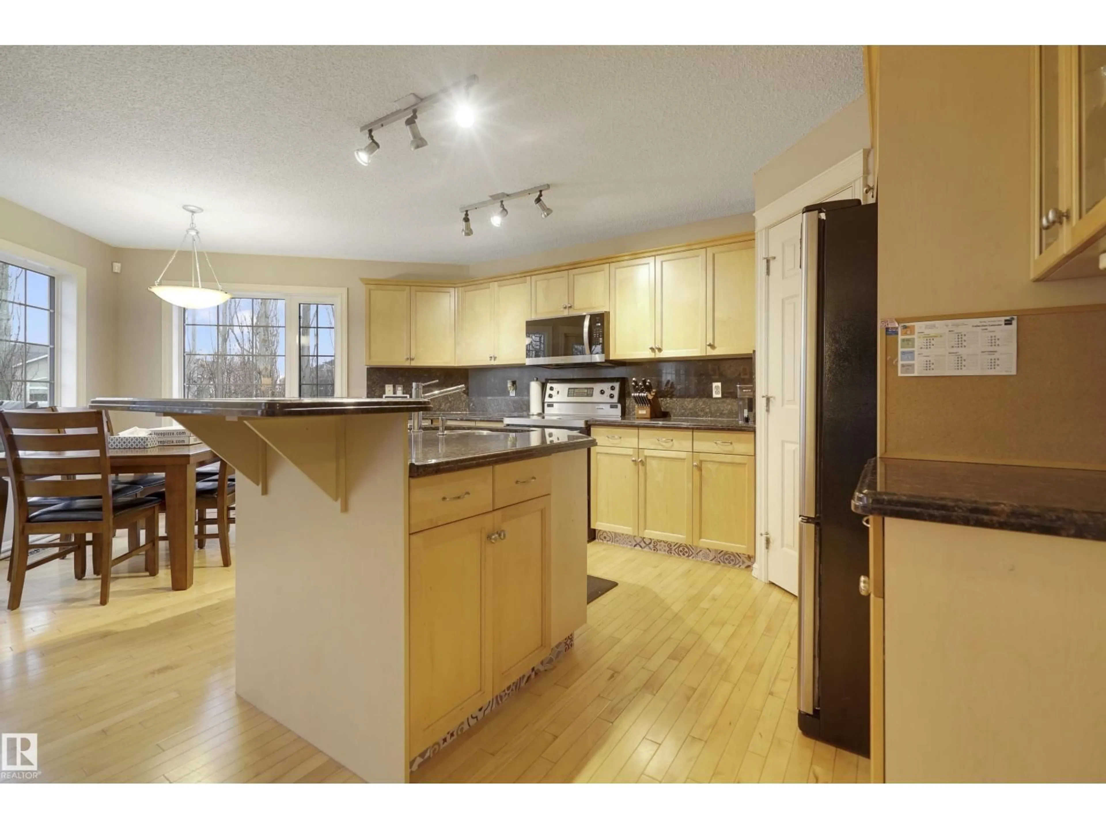 Open concept kitchen, unknown for 580 GLENWRIGHT CR, Edmonton Alberta T5T6K8