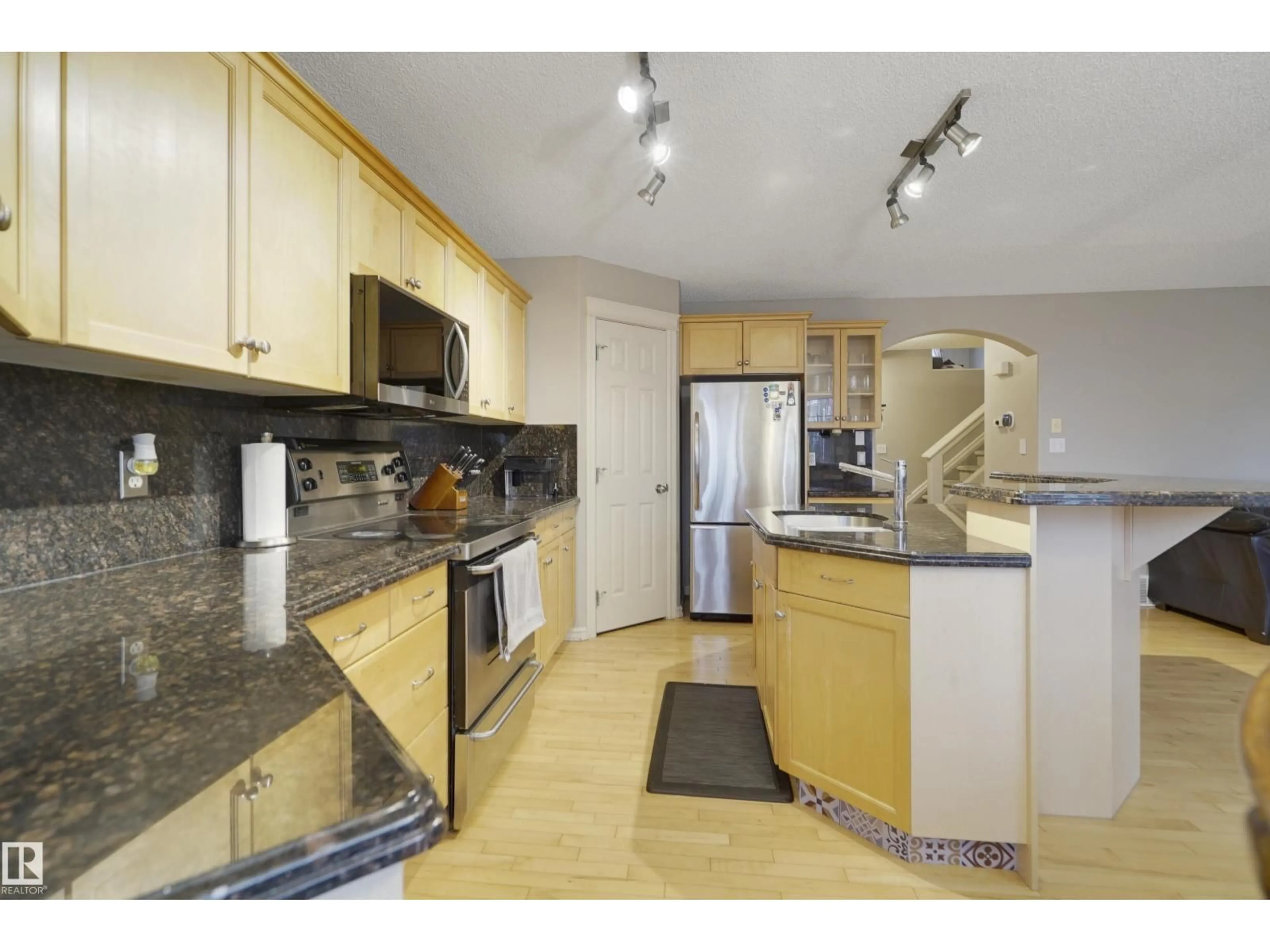 Standard kitchen, unknown for 580 GLENWRIGHT CR, Edmonton Alberta T5T6K8