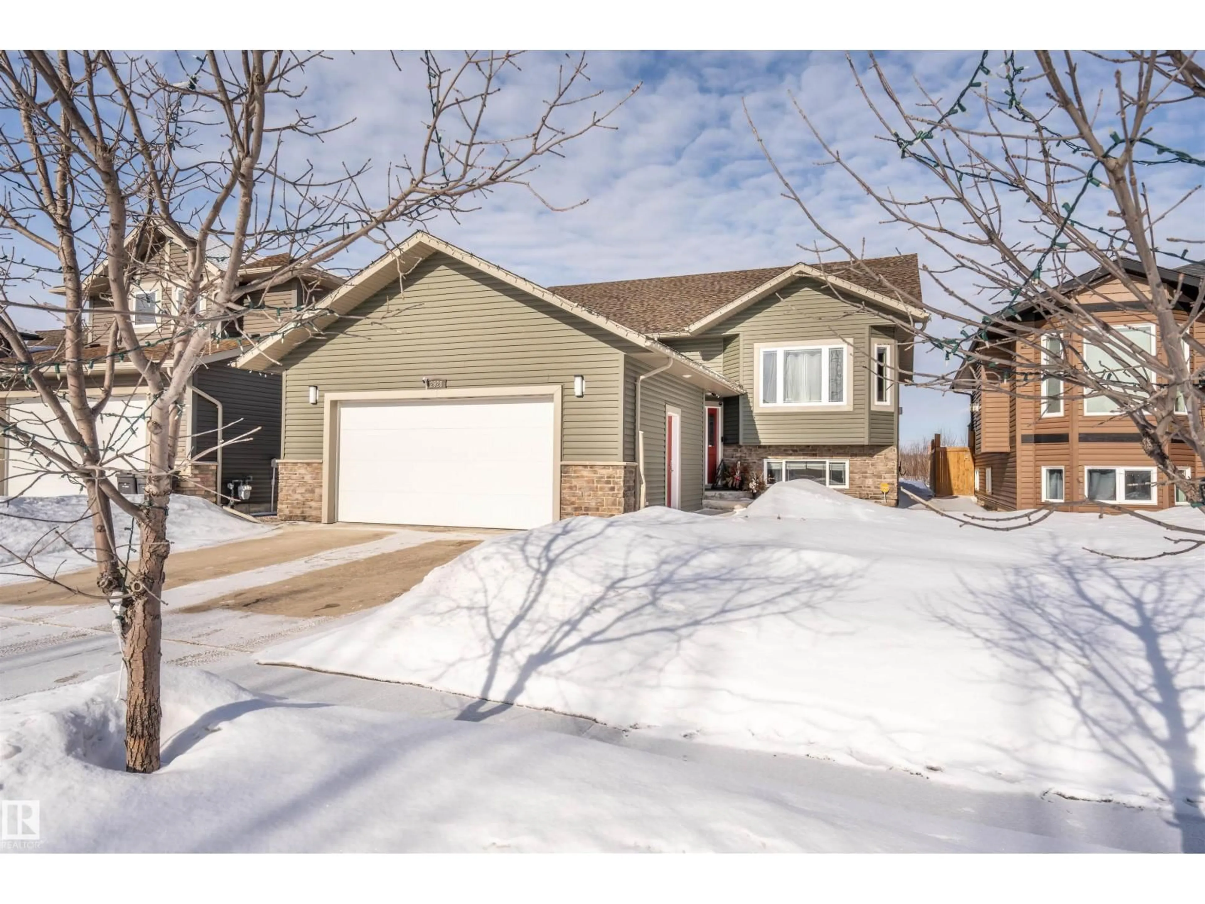 Home with vinyl exterior material, street for 2928 YARROW WY, Cold Lake Alberta T9M0E2