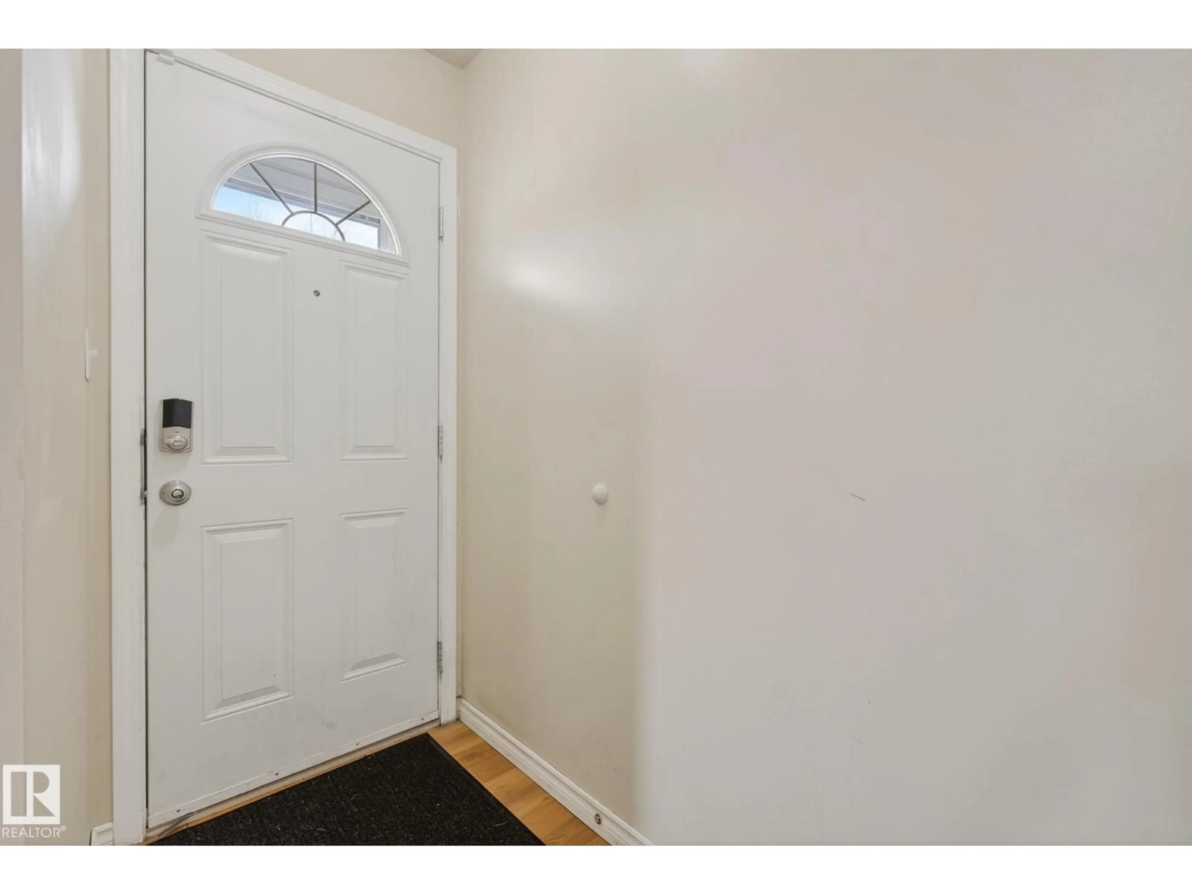 Indoor entryway for 2006 MILL WOODS RD E, Edmonton Alberta T6L6M2