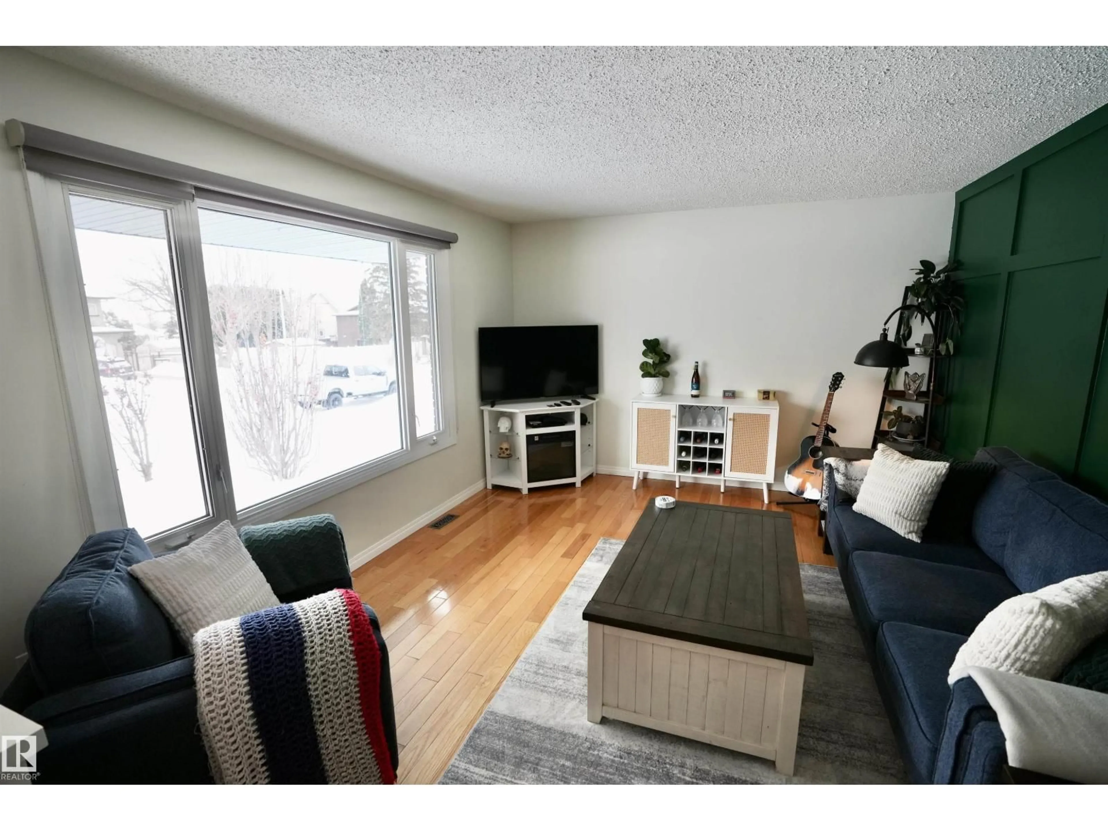 Living room with furniture, wood/laminate floor for 4410 46A ST, St. Paul Town Alberta T0A3A3