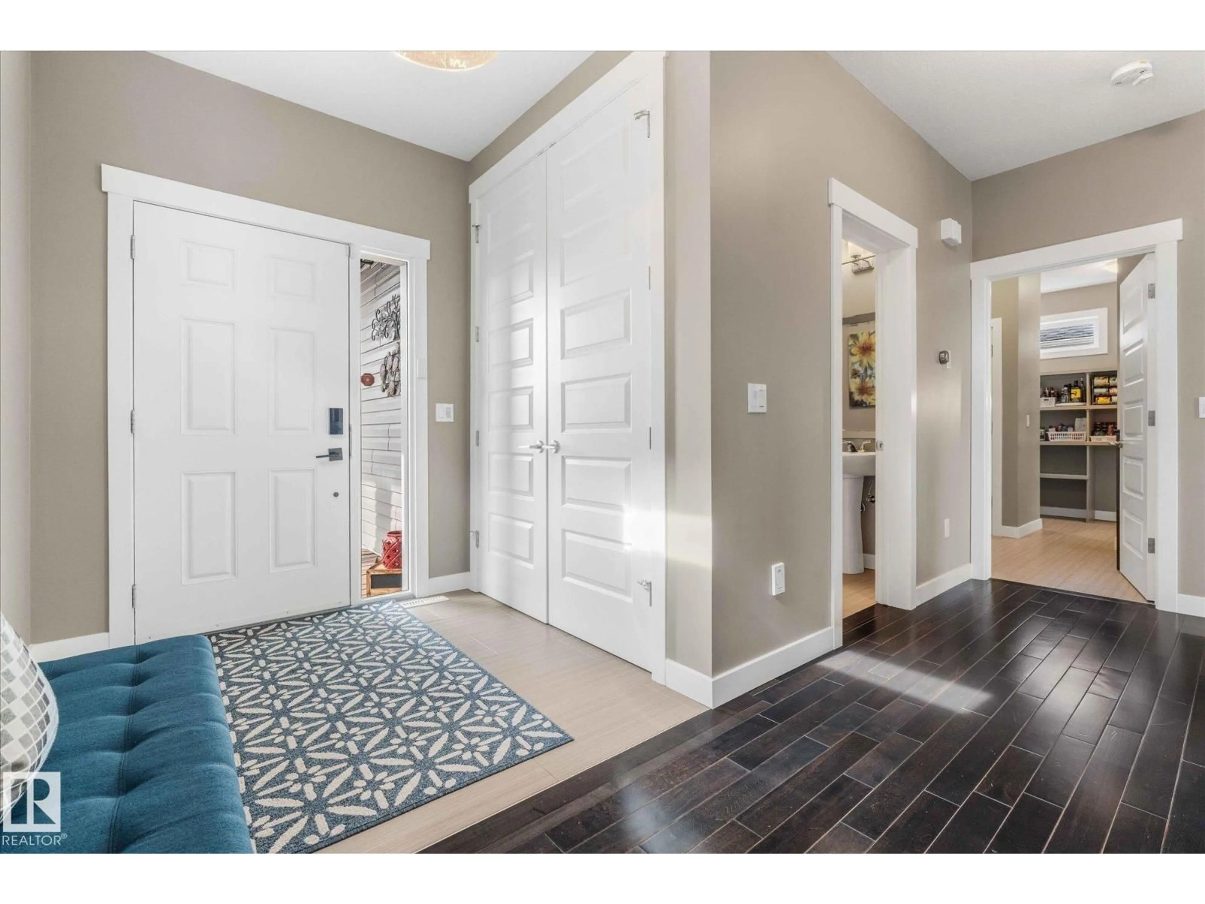 Indoor entryway for 64 HILLDOWNS DR, Spruce Grove Alberta T7X0J1