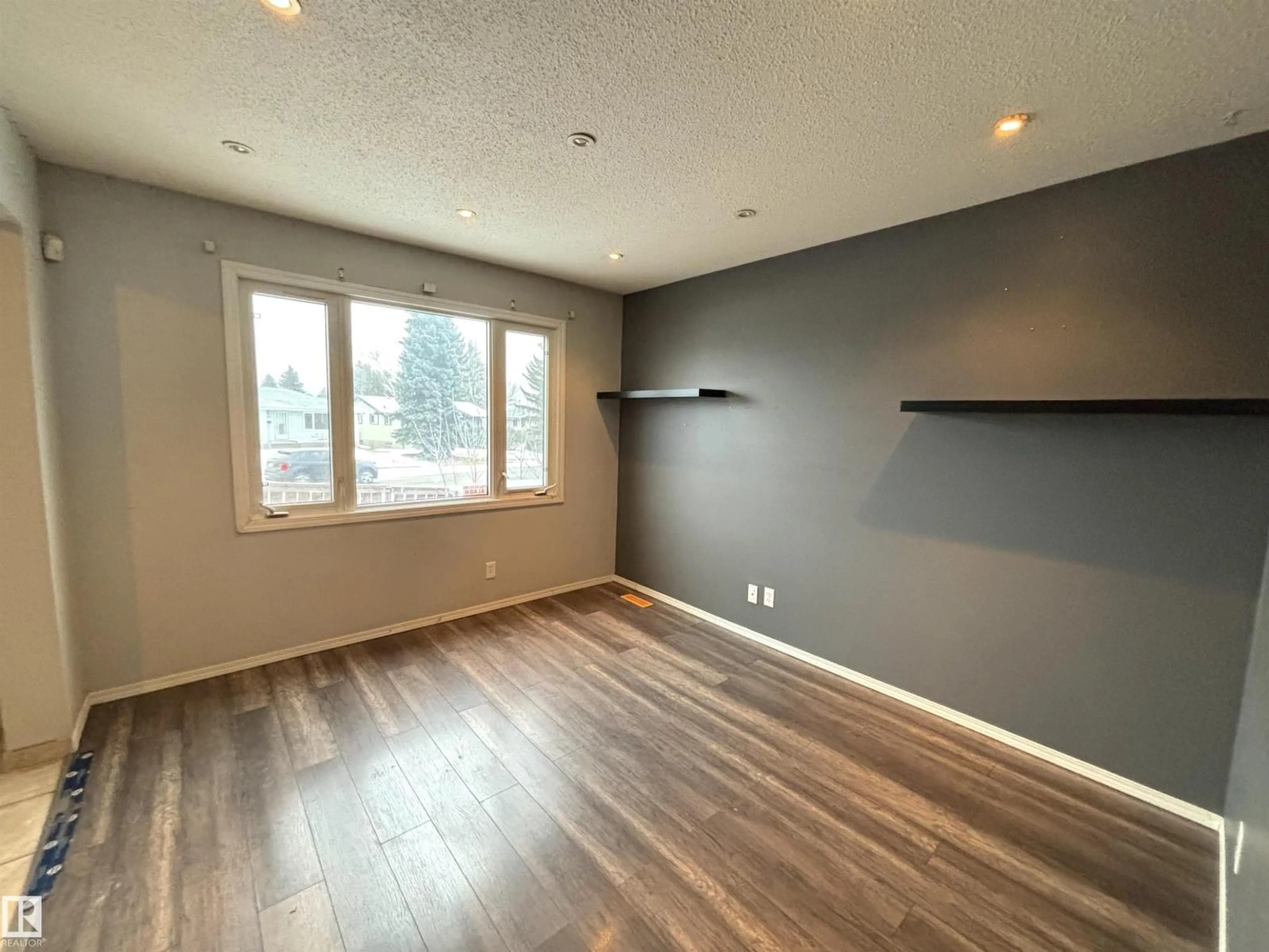 A pic of a room for 14320 80 ST, Edmonton Alberta T5C1L6