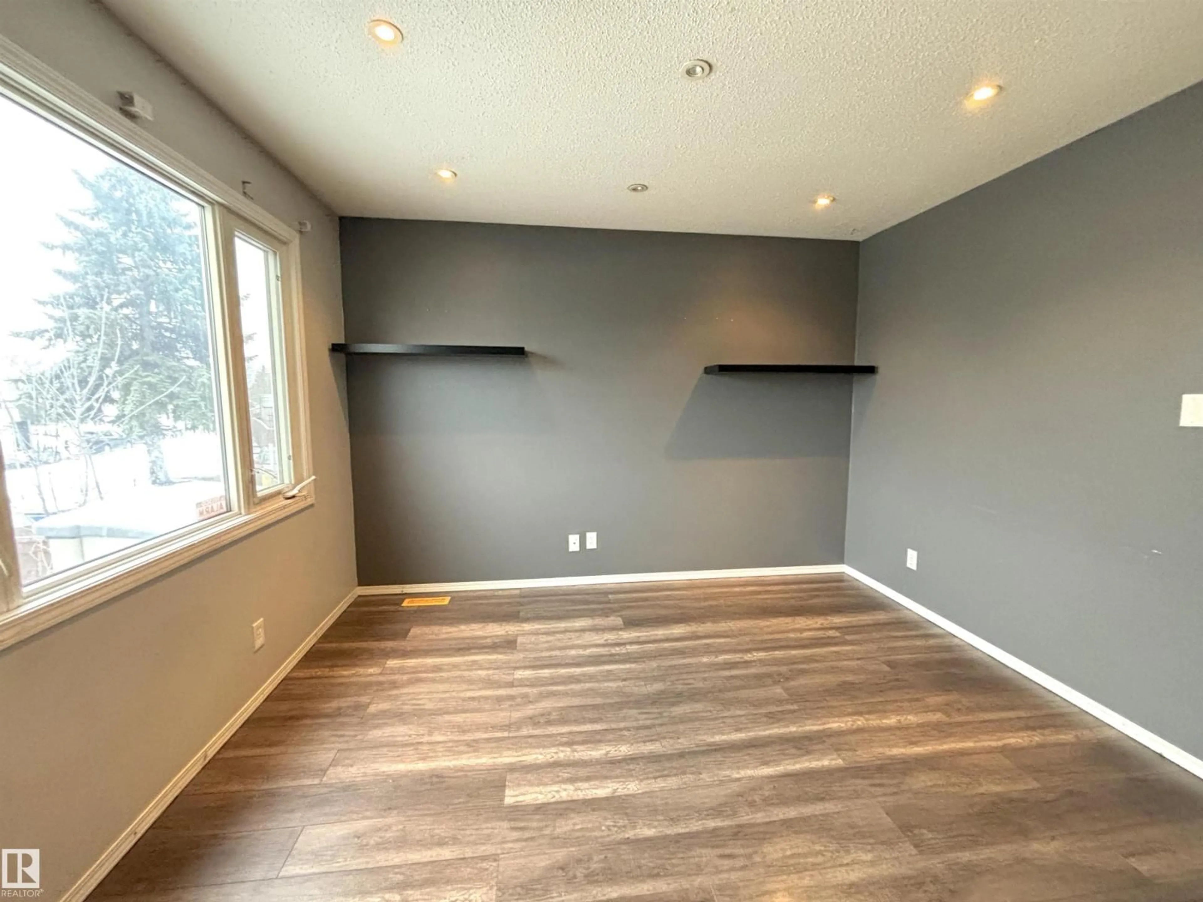 A pic of a room for 14320 80 ST, Edmonton Alberta T5C1L6