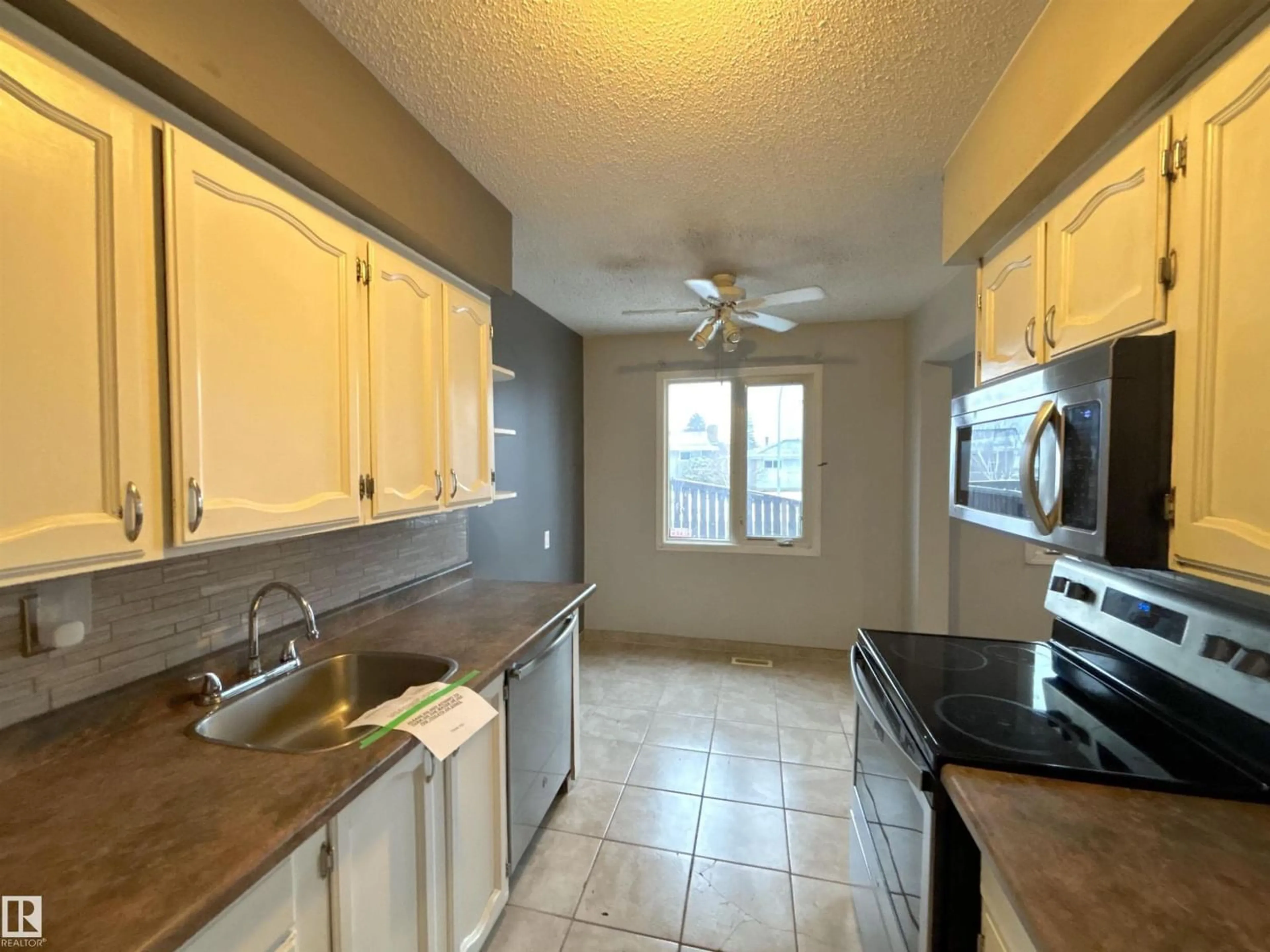 Unknown for 14320 80 ST, Edmonton Alberta T5C1L6