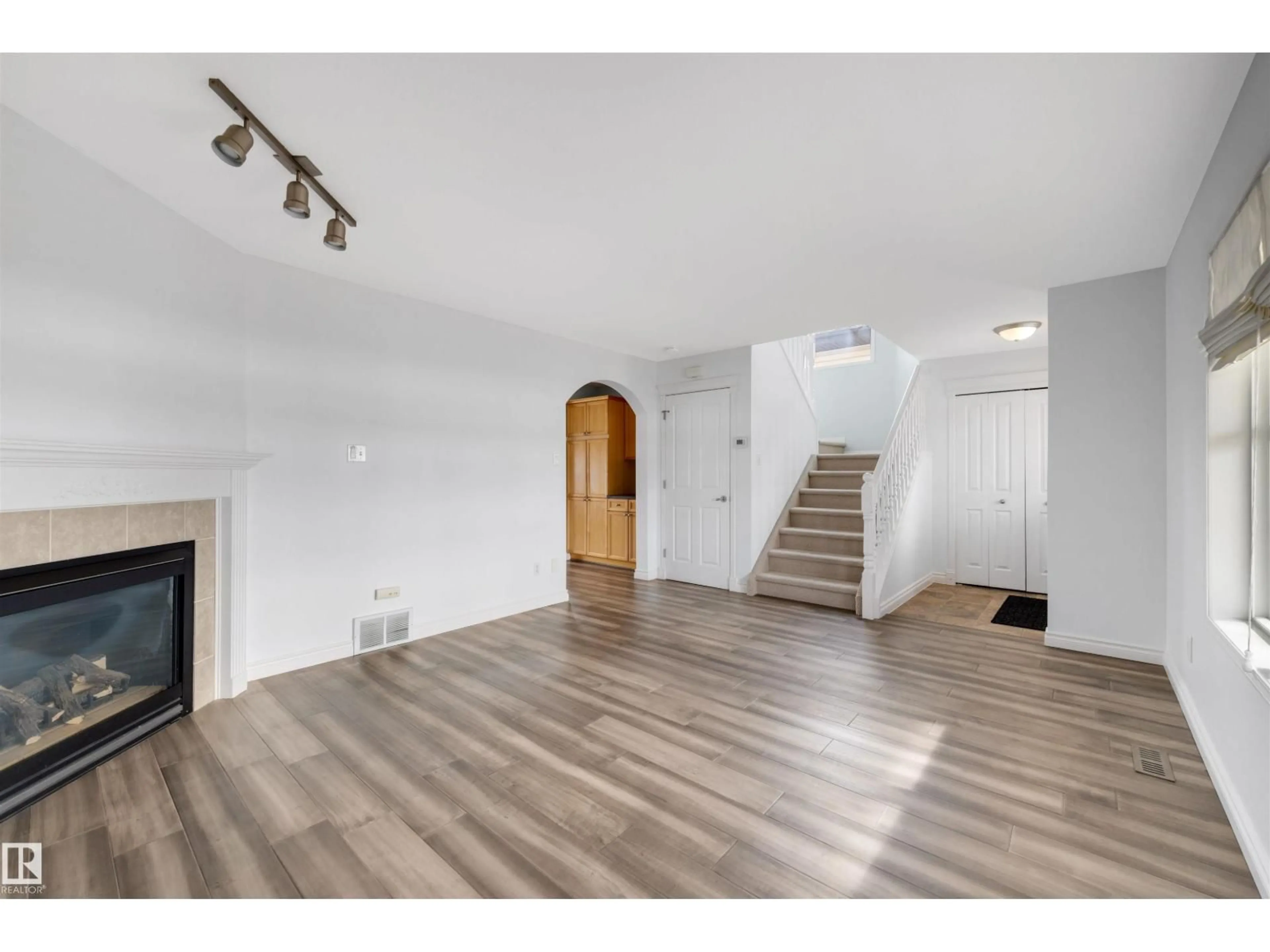 Unknown for NW NW - 1782 TOMLINSON CM, Edmonton Alberta T6R2W4